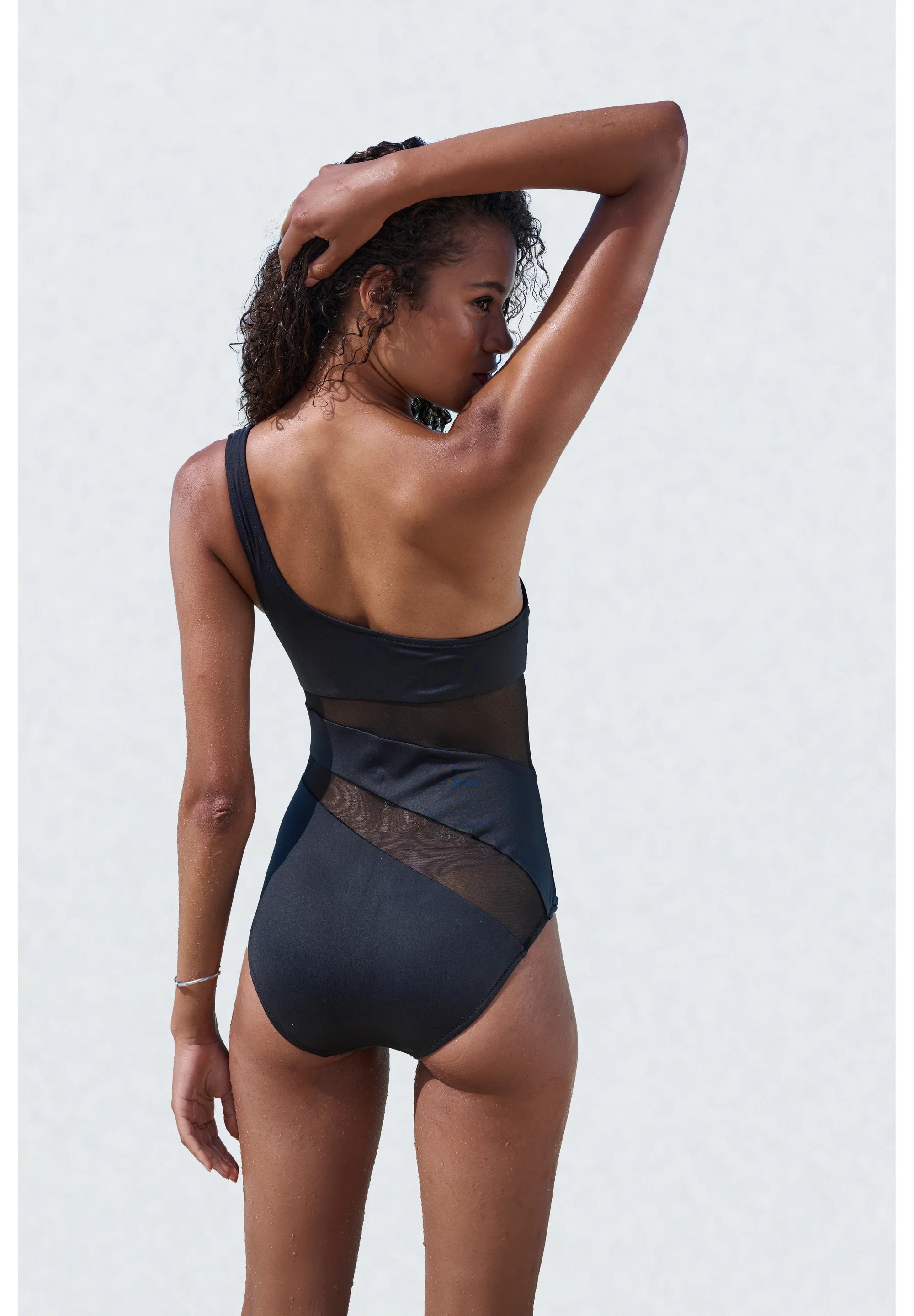 LASCANA One-Shoulder-Badeanzug – Schwarz