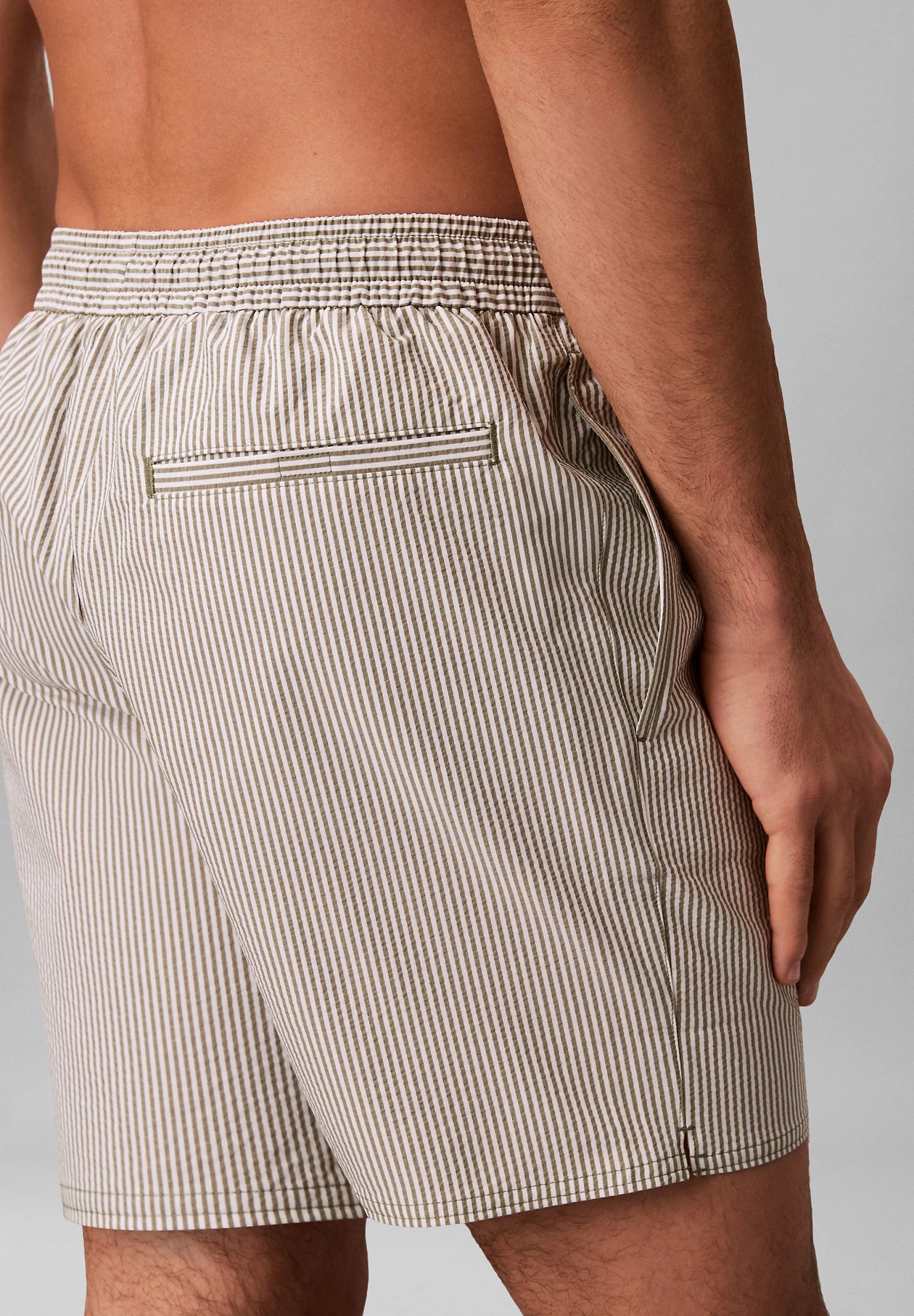 Short de bain Calvin Klein Medium à cordon de serrage – Vert lichen profond, Blanc