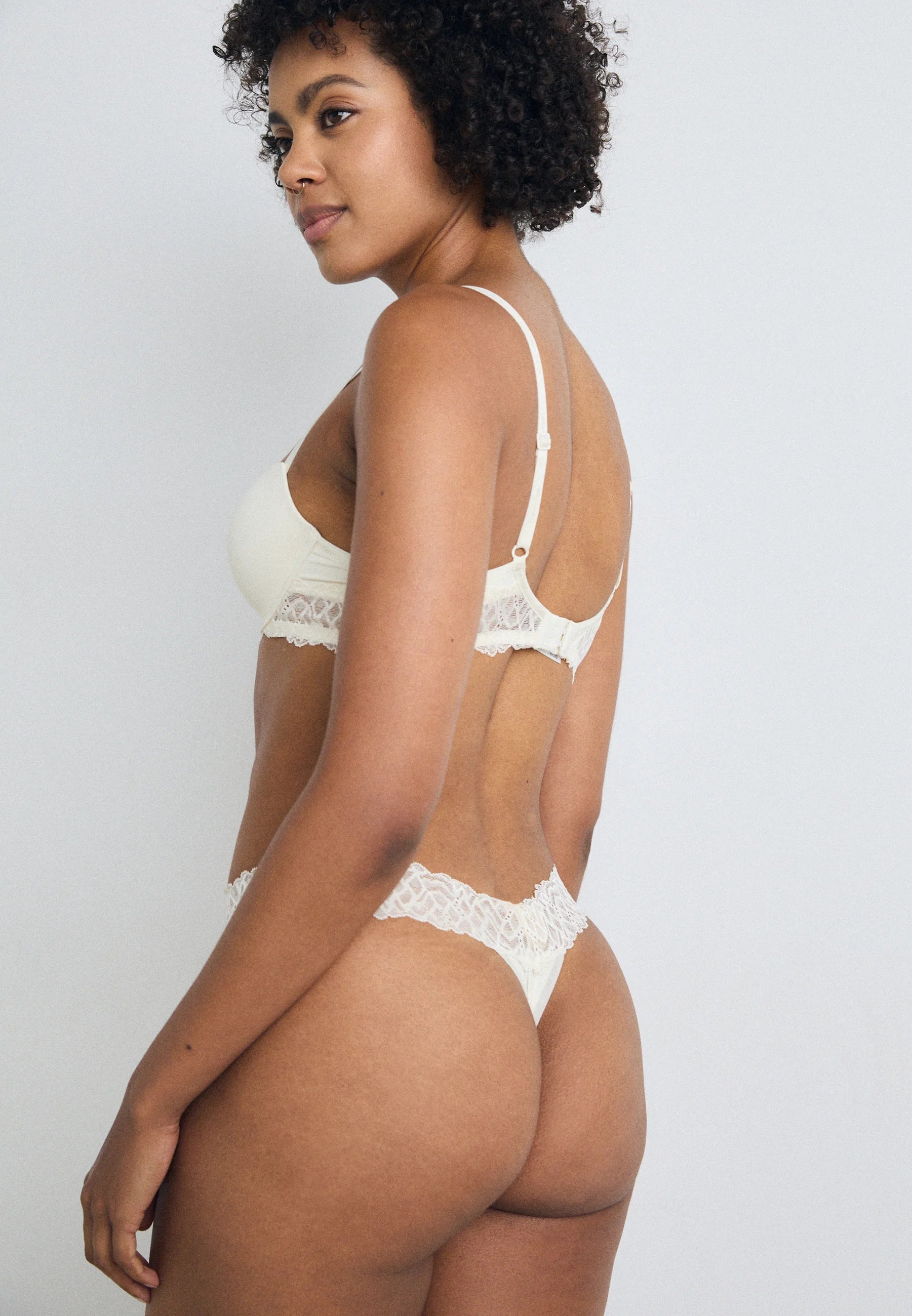 String Calvin Klein Attract – Ivoire