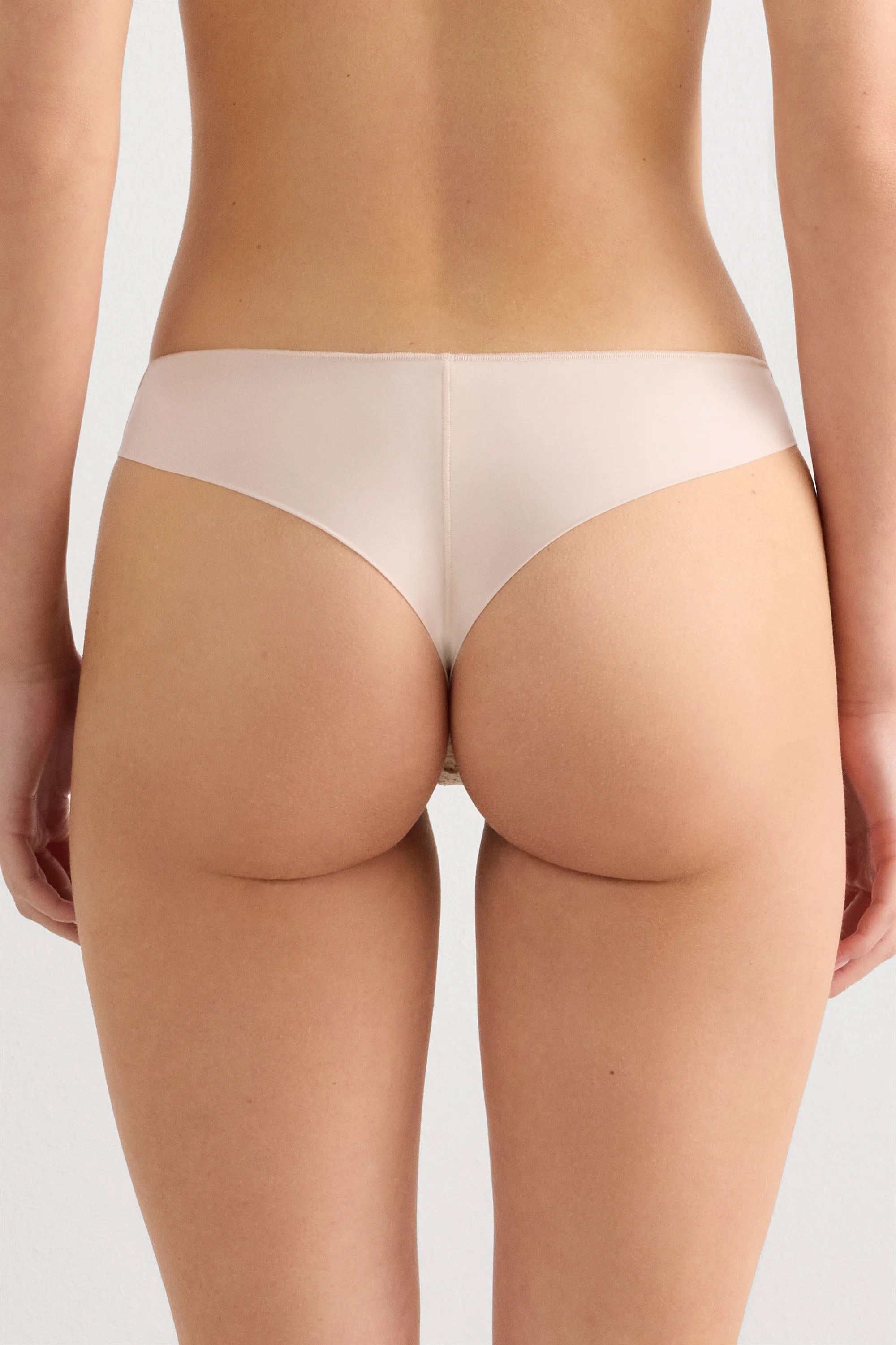 Koronkowe stringi Intimissimi – naturalne
