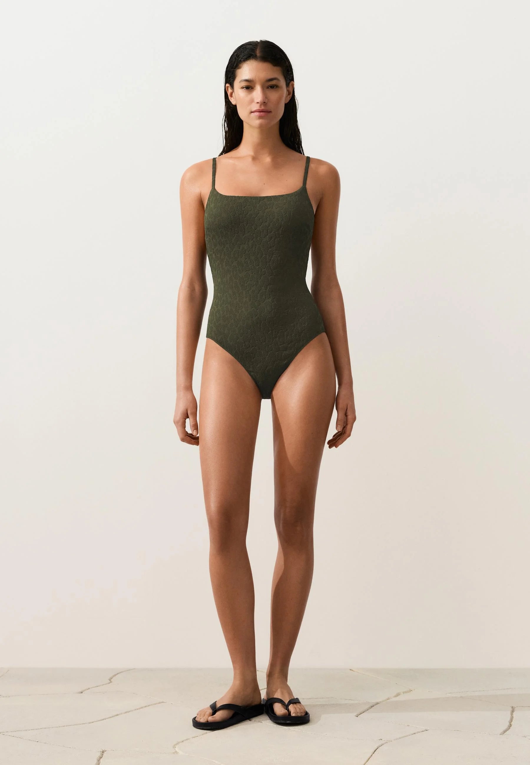 Jednodílné plavky OYSHO Leopard Texture – tmavě zelené