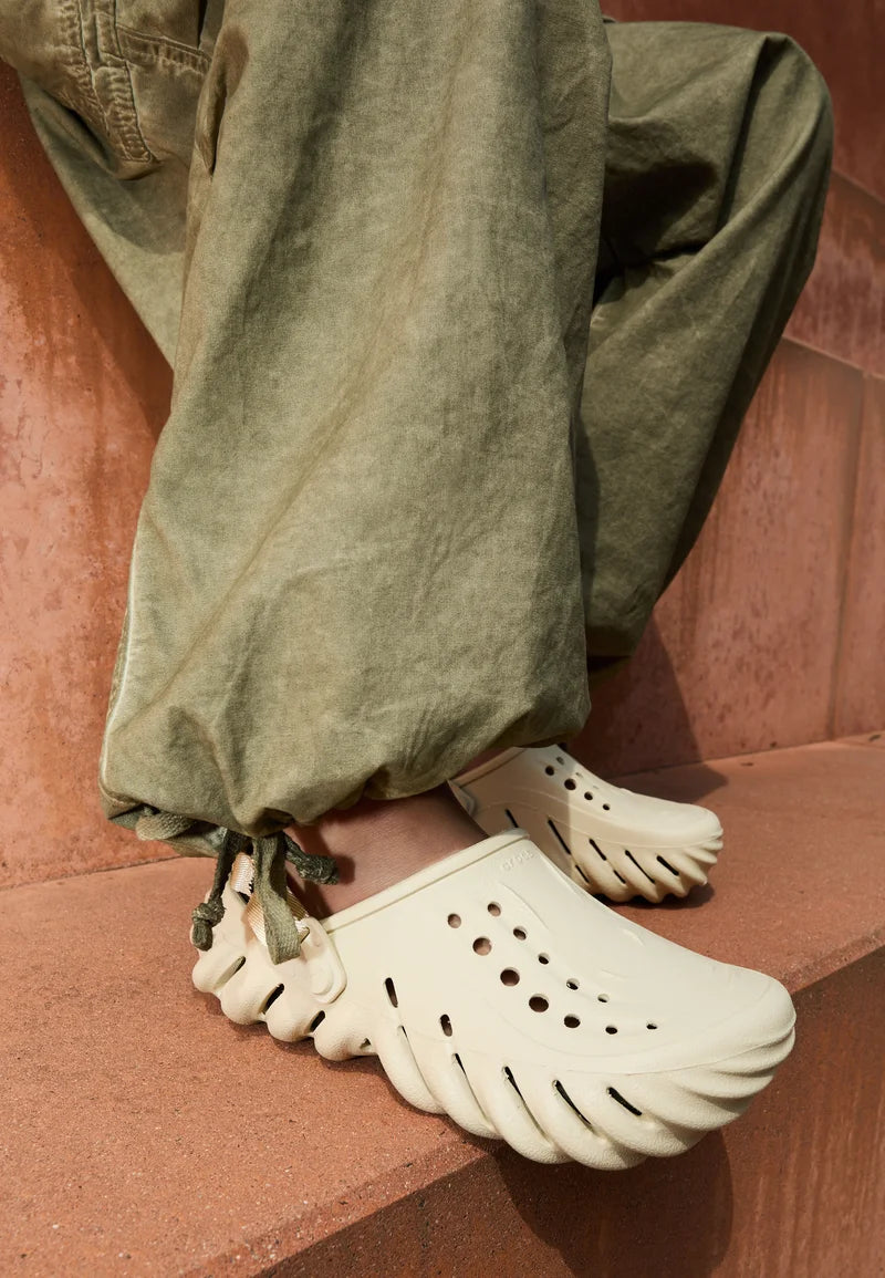 Crocs Echo Mules – kost, černá