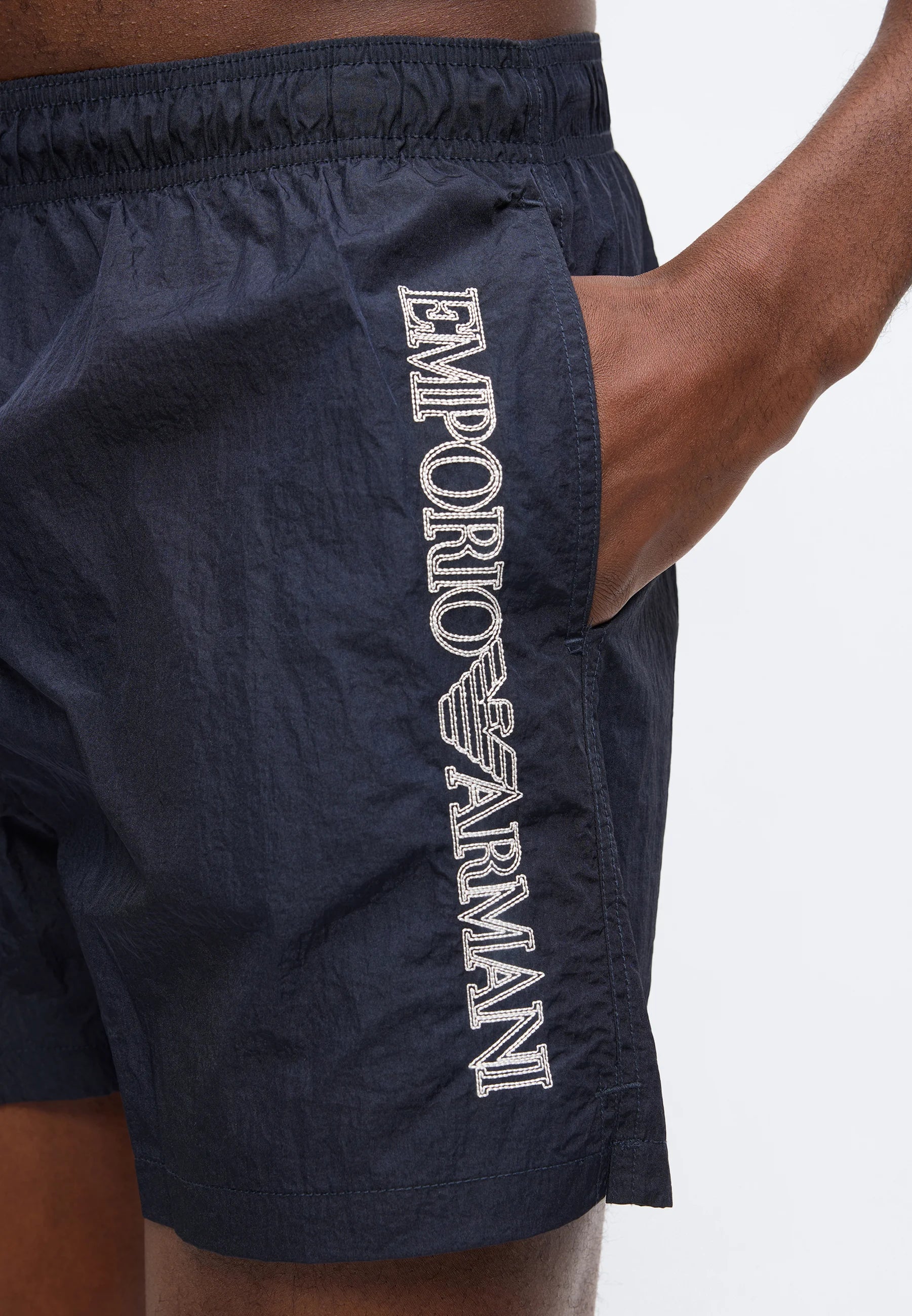 Short de bain boxer avec logo brodé Emporio Armani EA7 - Bleu
