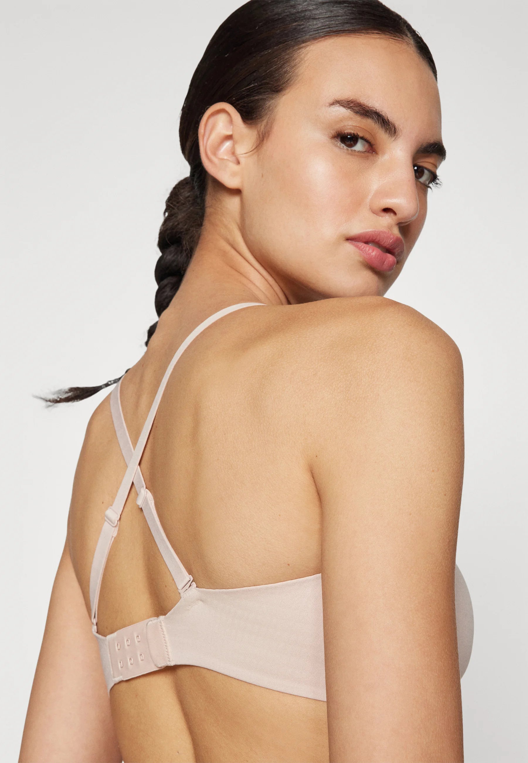 Podprsenka Nike Performance Ala Minimalist Light Support – Particle Béžová, bílá