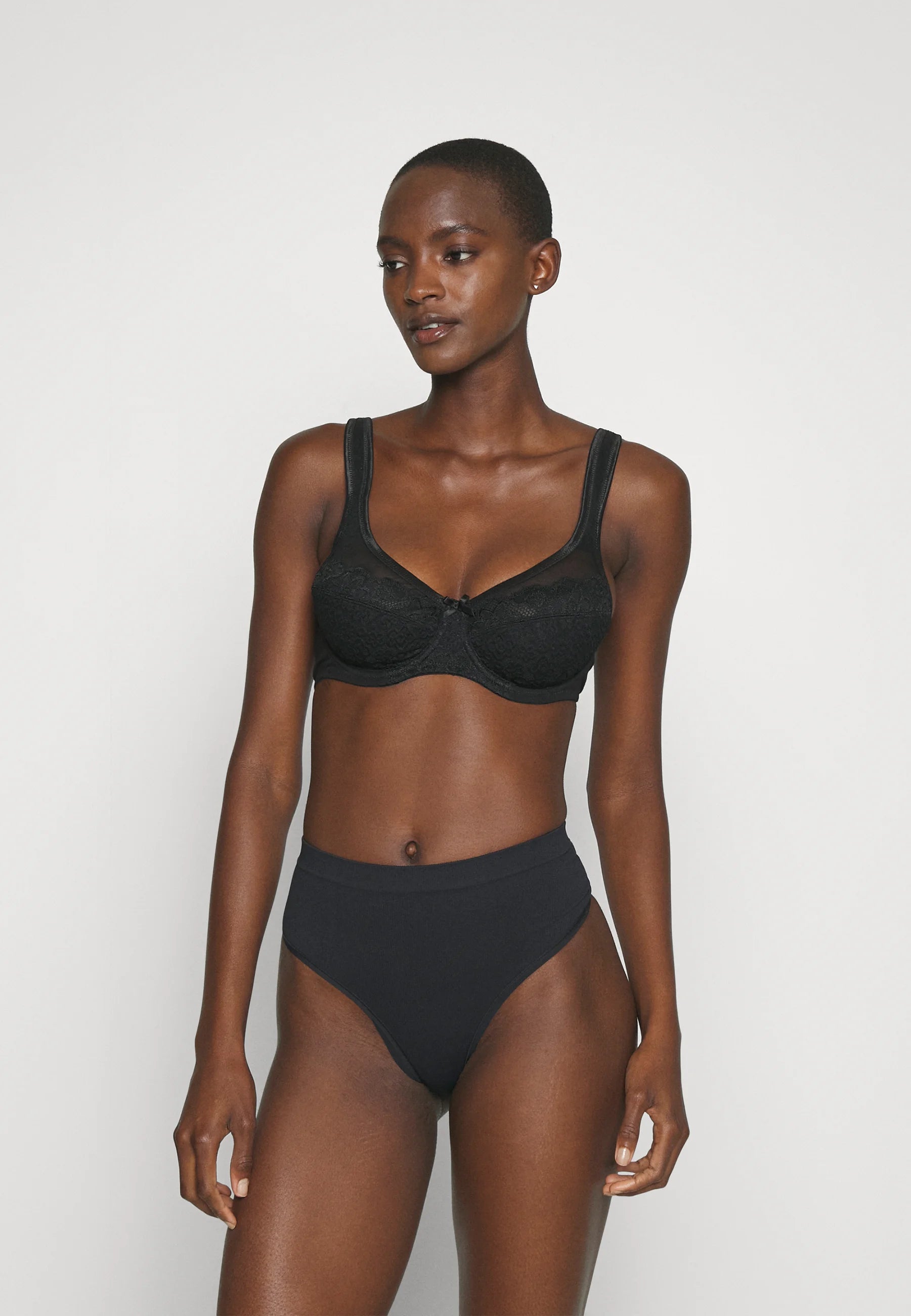 LASCANA Petite Fleur Minimizer Under Wire Bra 2 Pack – černá, bílá