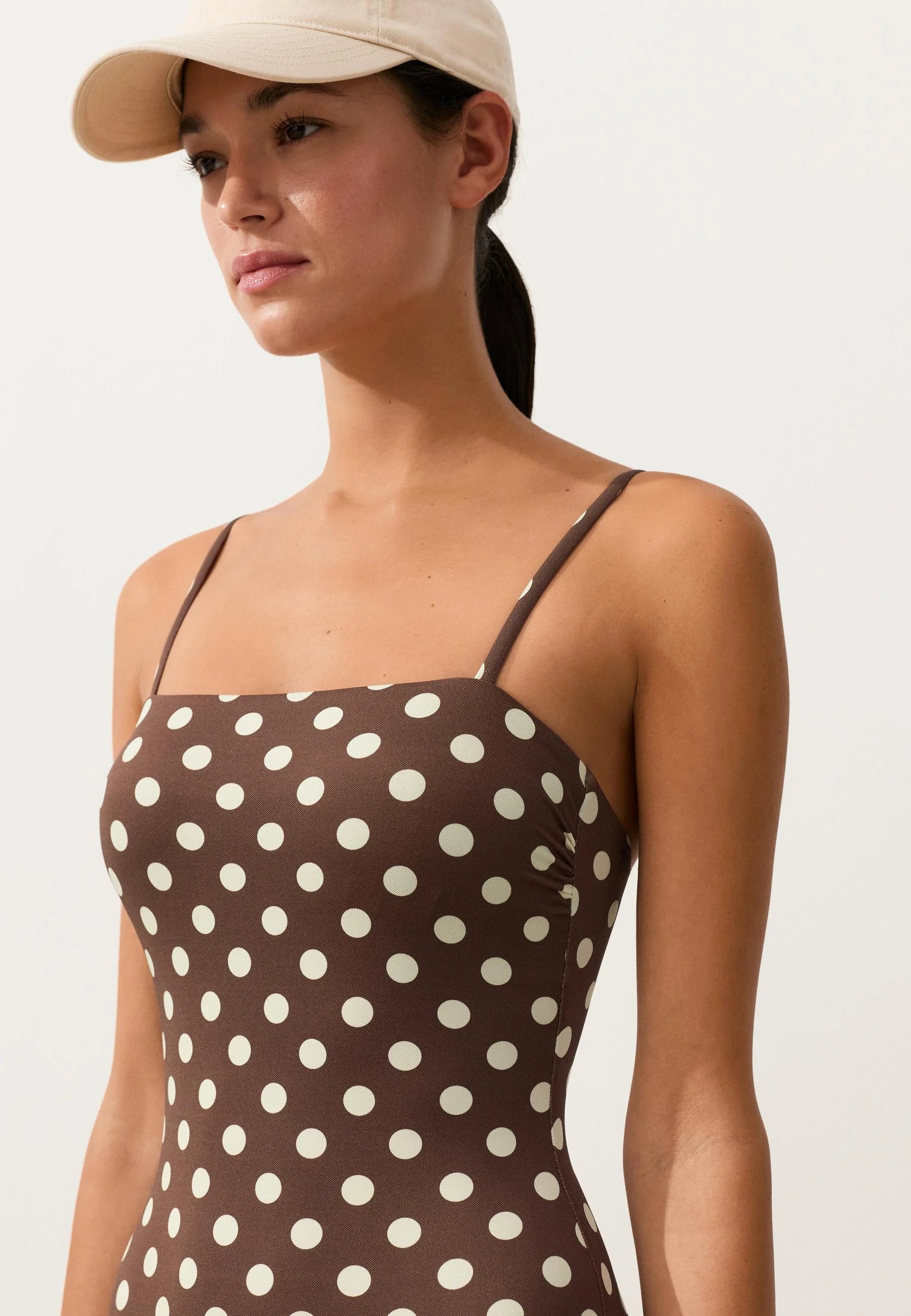 OYSHO Polka Dot Piqué Bandeau Einteiliger Badeanzug – Dunkelbraun