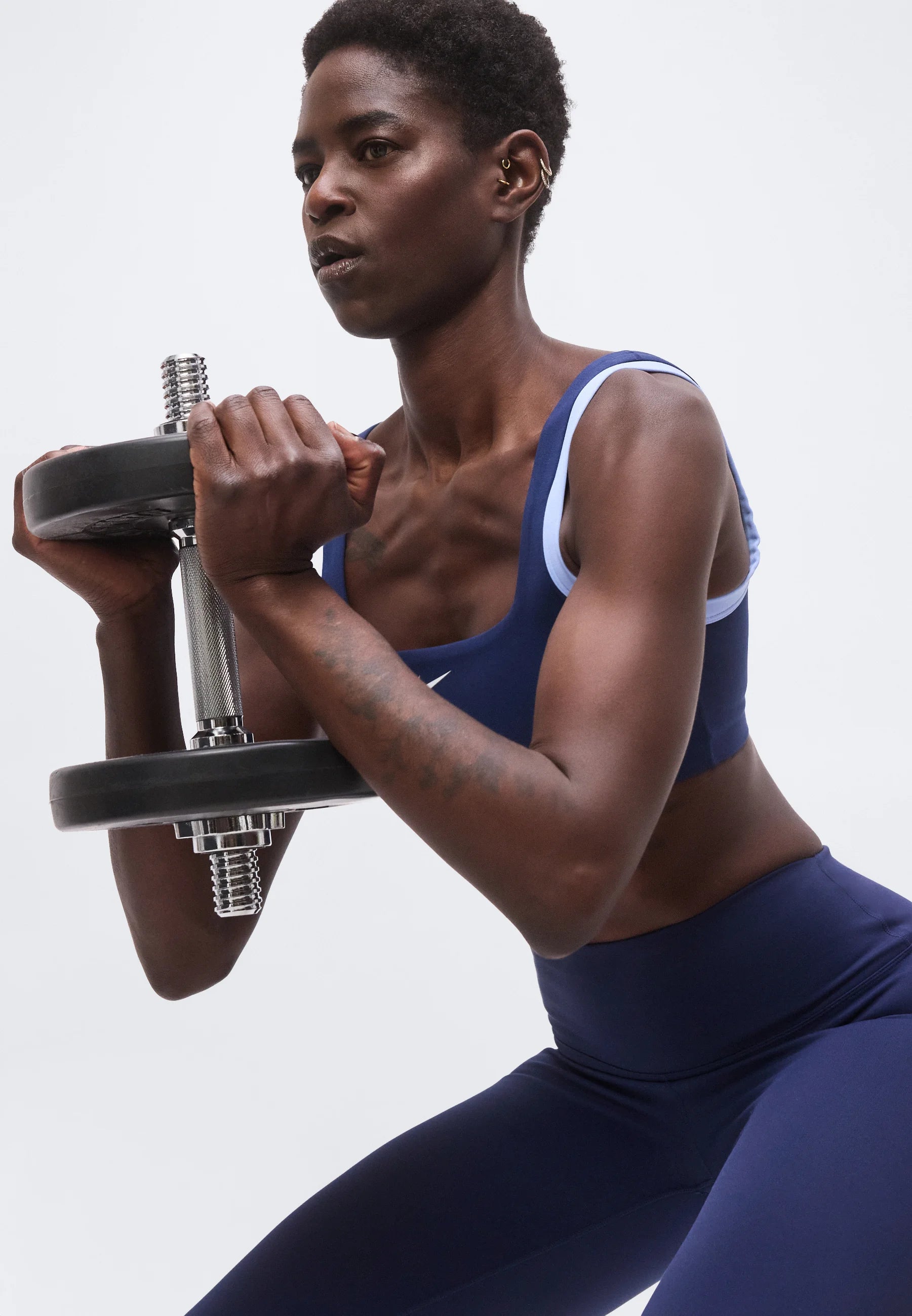 Podprsenka Nike Performance Light Support – Midnight Navy, hliník, bílá