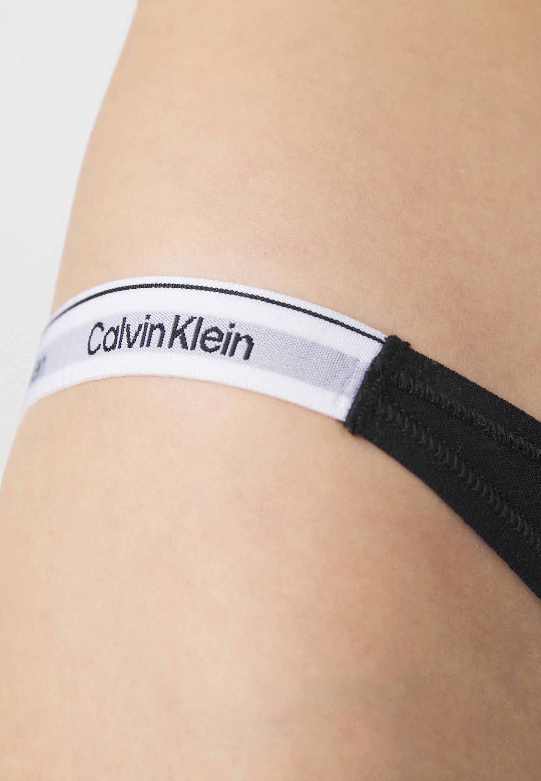 Calvin Klein Dipped String Icon Logo Thong – Black