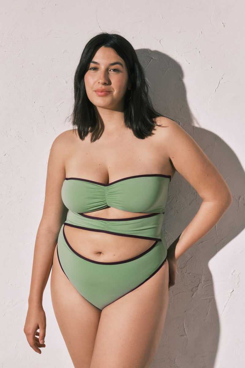 Women’secret x Maison Matcha Grüner Bandeau-Badeanzug mit Ausschnitt vorne – Grün