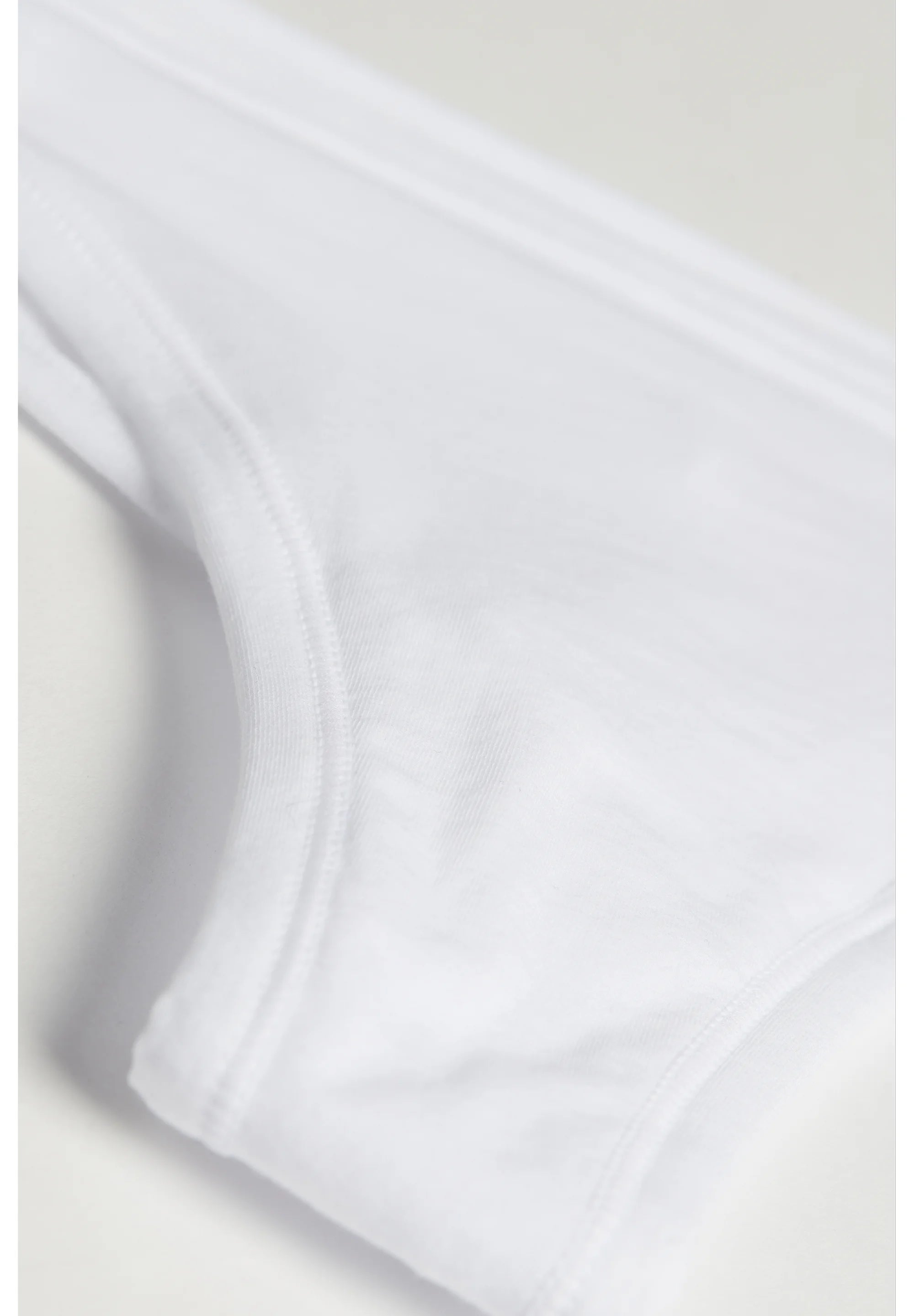 String Ultraléger Intimissimi Brasil – Blanc