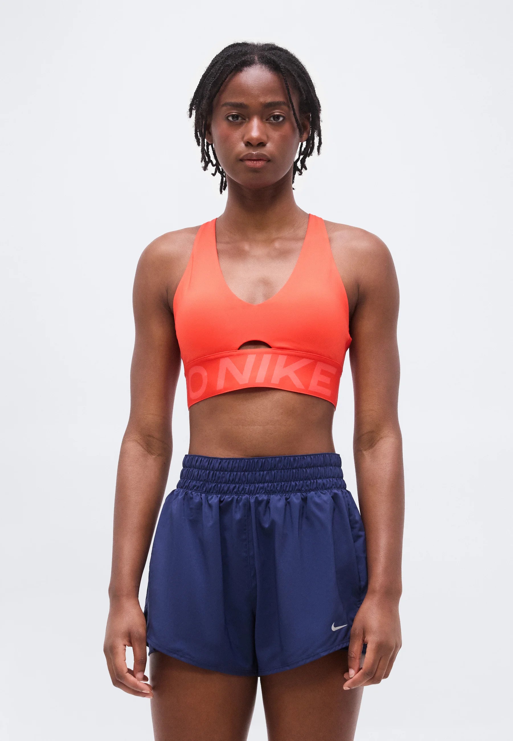 Soutien-gorge de sport Nike Sculpt Medium Support – Crimson clair, Ember Glow, Blanc