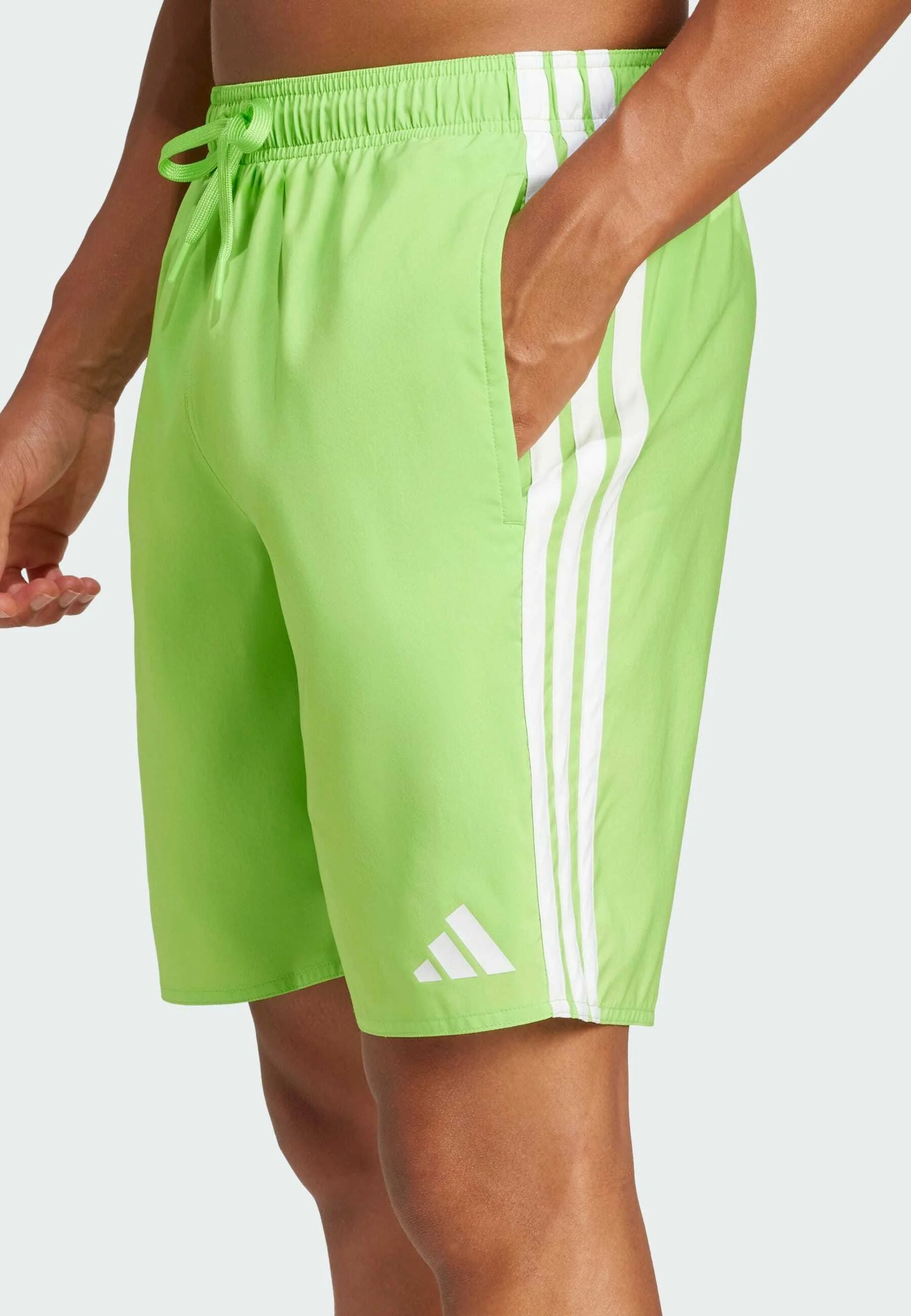 Adidas Sportswear 3 Streifen 8 Zoll Badeshorts – Team Semi Sol Grün, Weiß