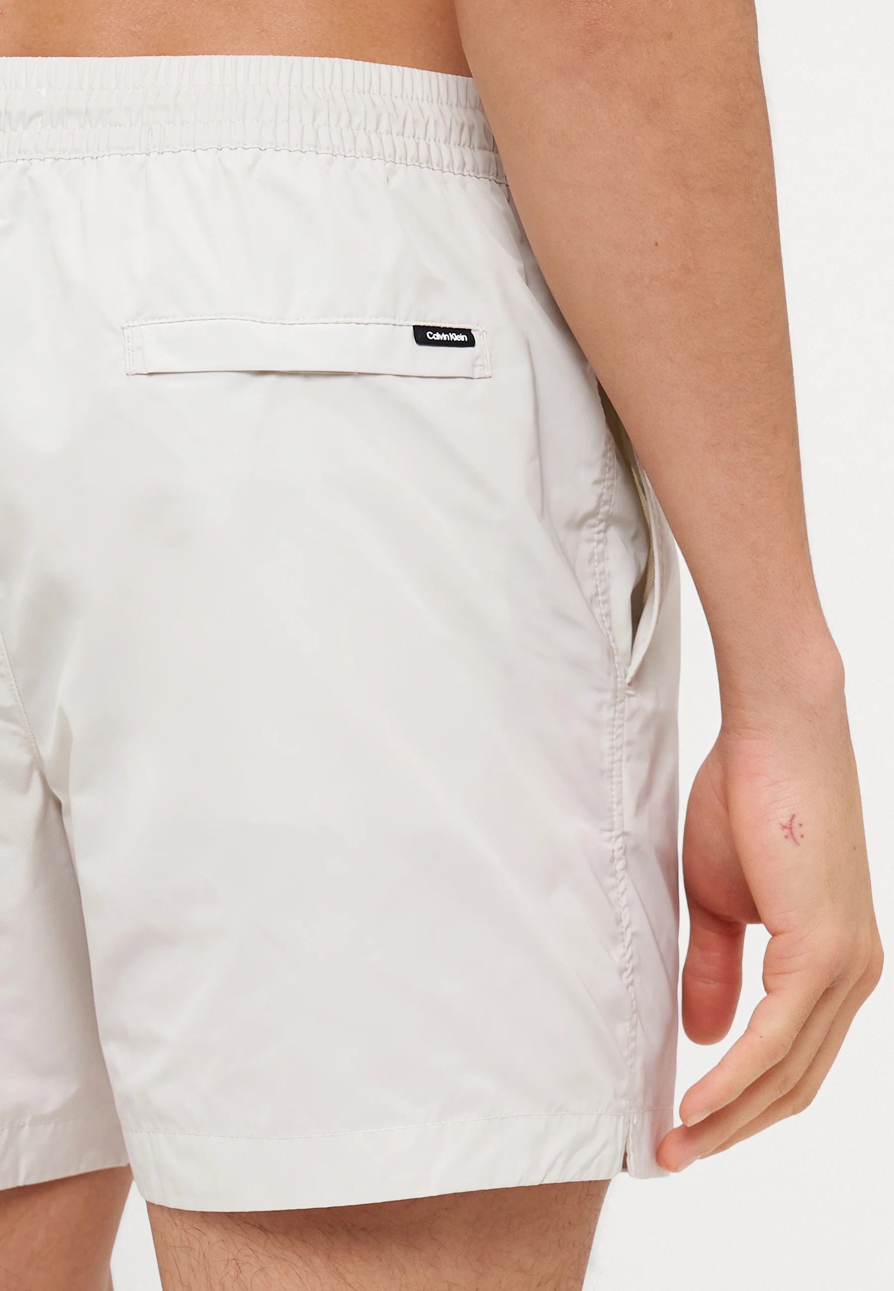Szorty kąpielowe Calvin Klein – kredowe