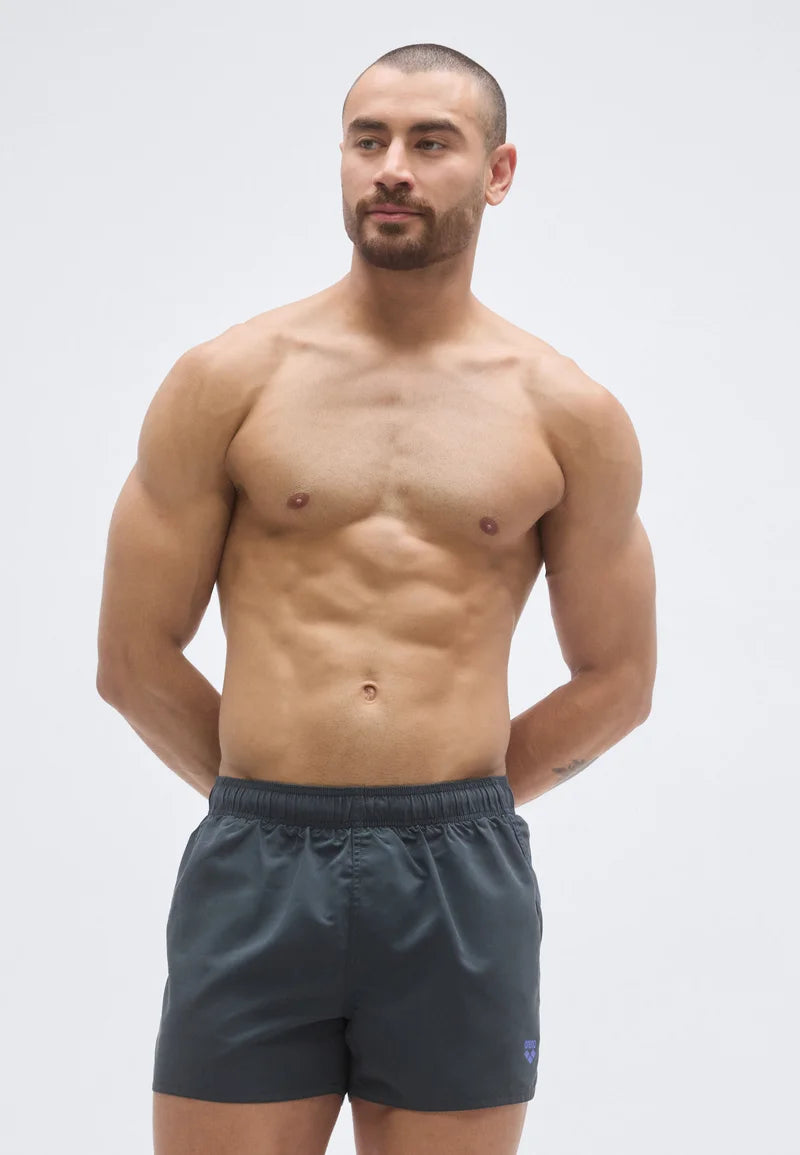 Short de bain Arena Fundamentals – Asphalte, Bleu Néon