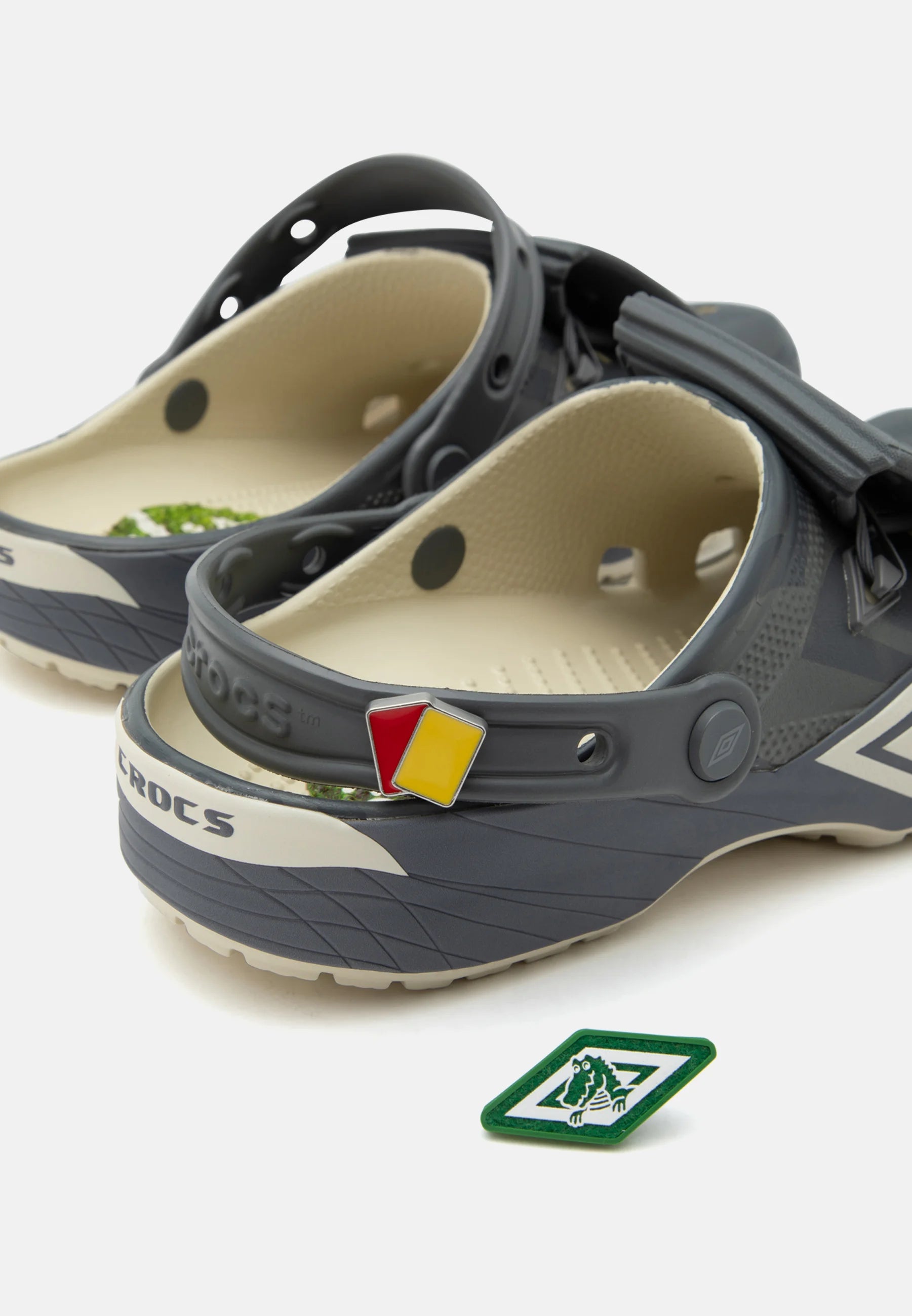 Mules unisexes Crocs Umbro Classic – Os, gris ardoise
