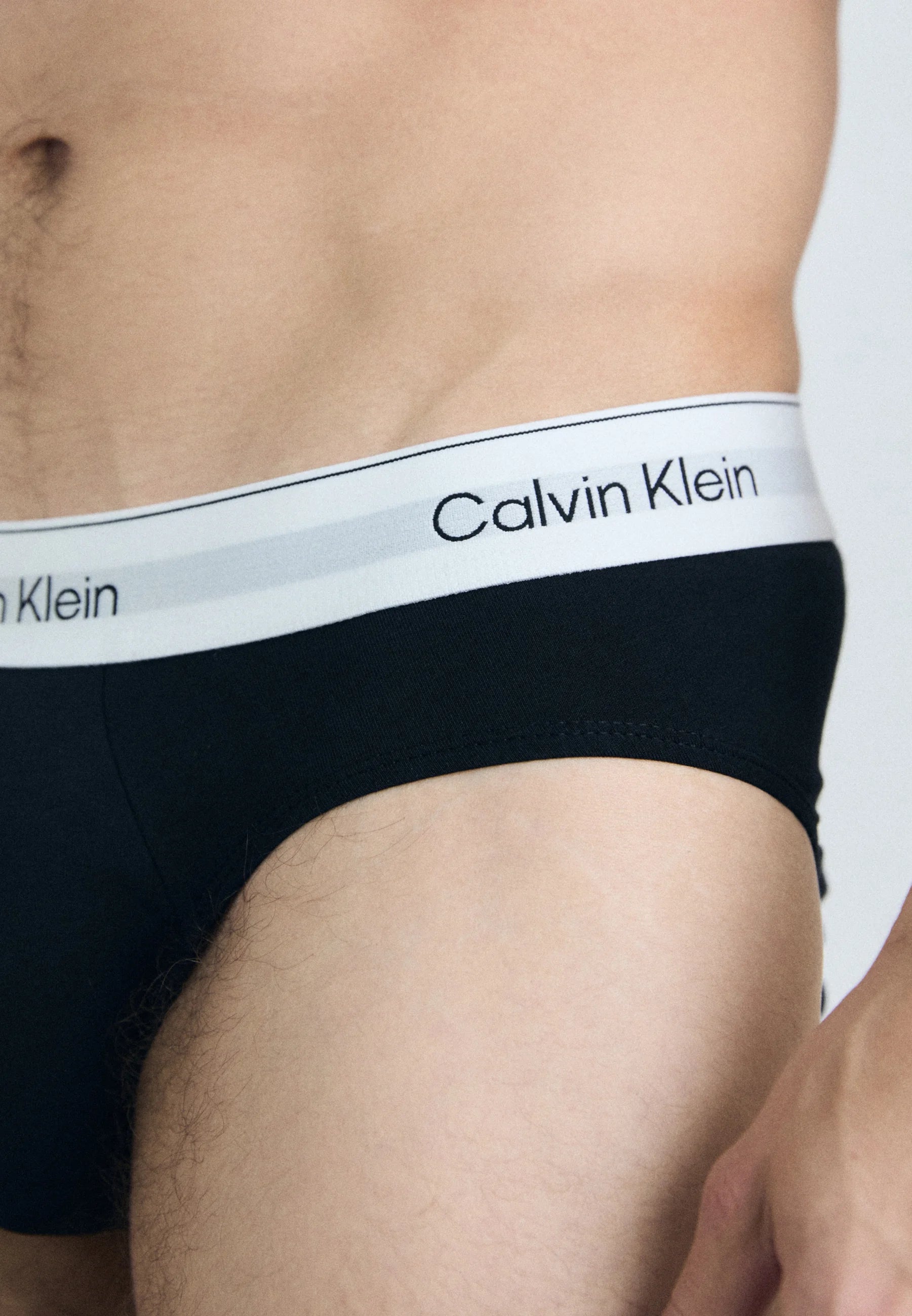 Kalhotky Calvin Klein Icon Cotton Stretch Hip slips – 3 Pack – Black