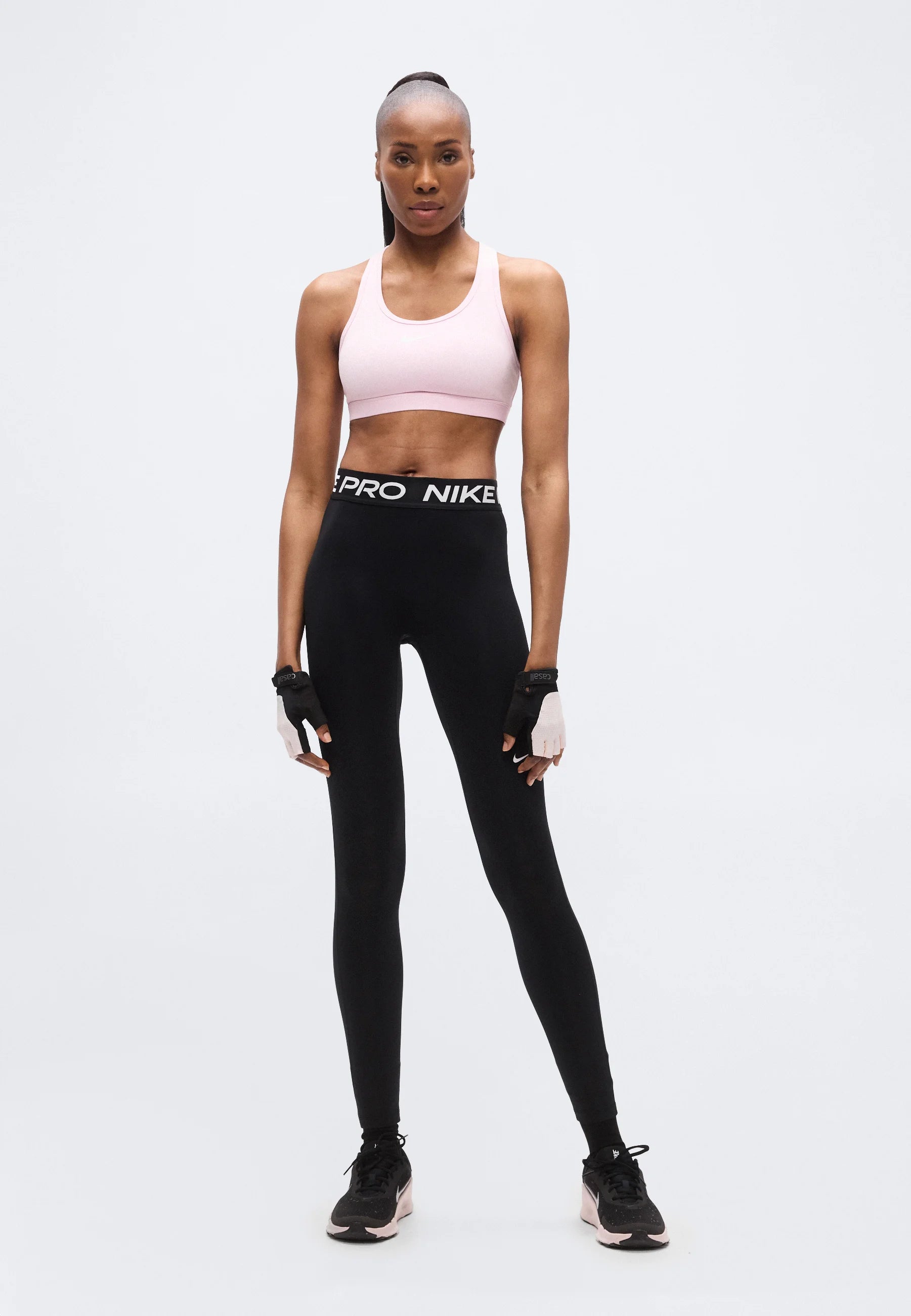 Sportovní podprsenka Nike Medium Support – růžová pěna, bílá