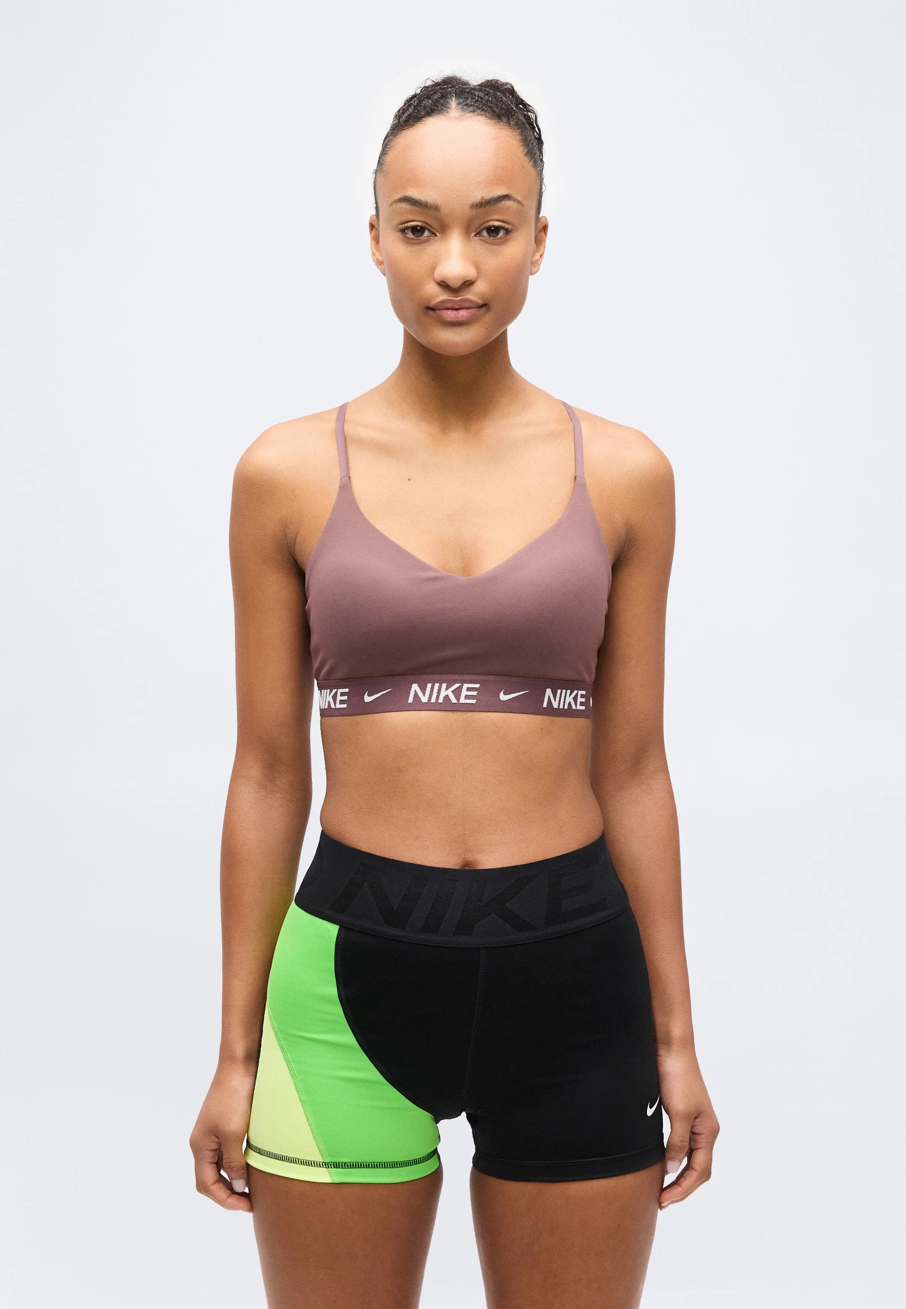 Nike Performance Indy Light Support Soutien-gorge – Tatouage, Blanc