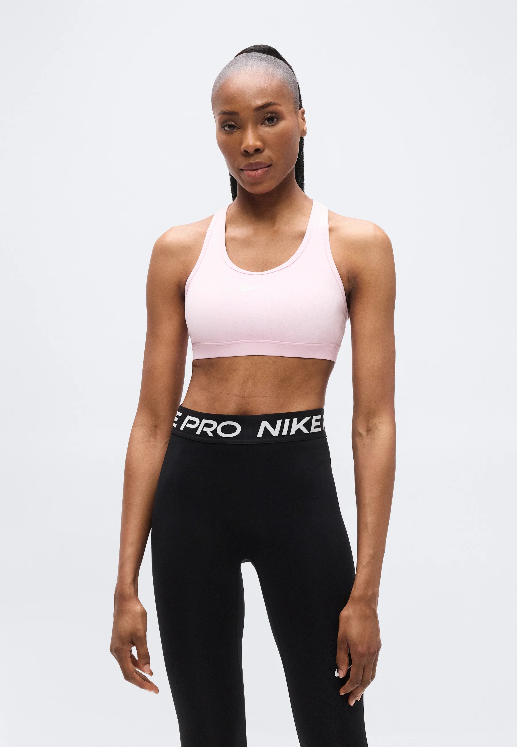 Sportovní podprsenka Nike Medium Support – růžová pěna, bílá