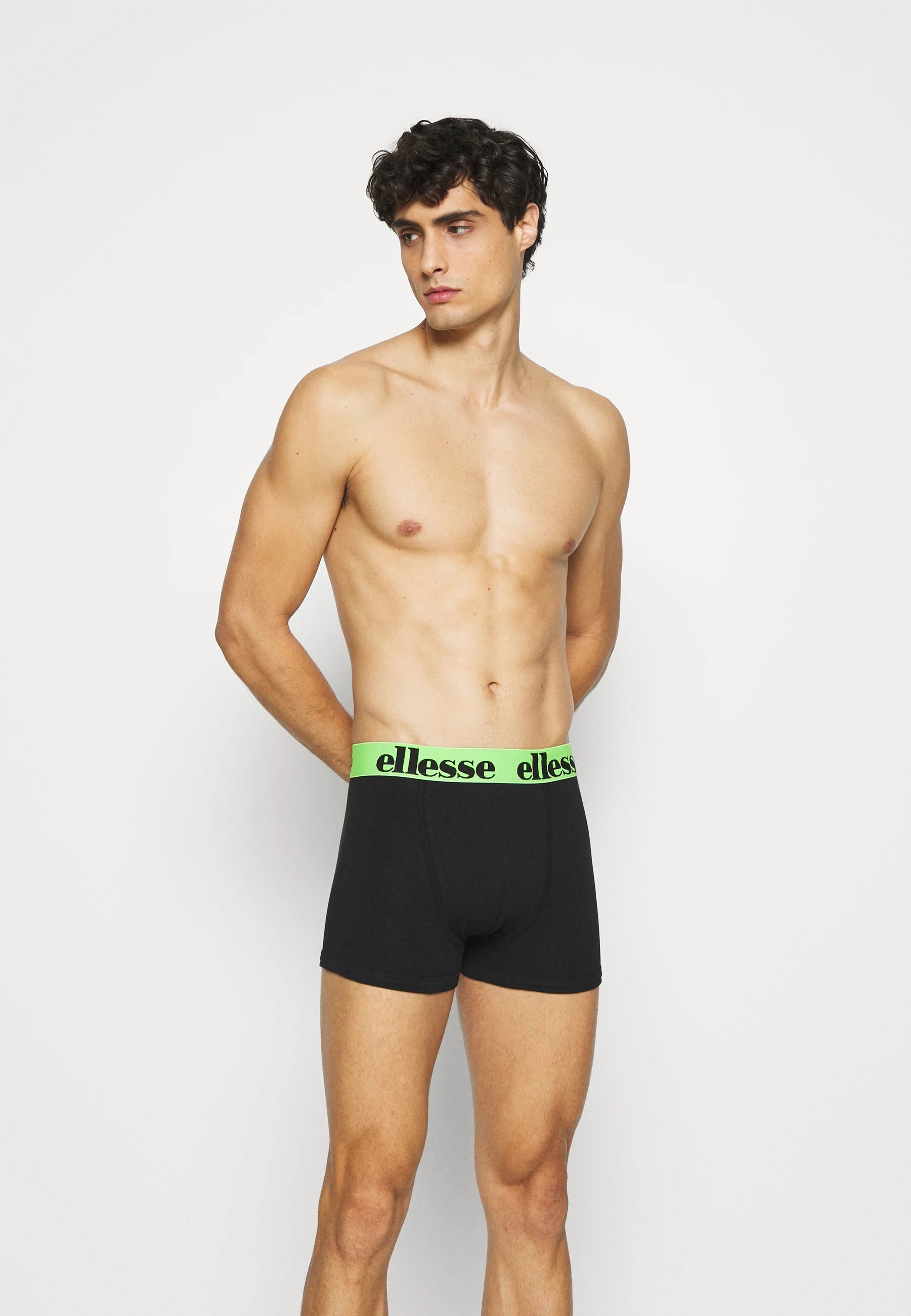 5 par spodenek Ellesse Nurra Style – czarne