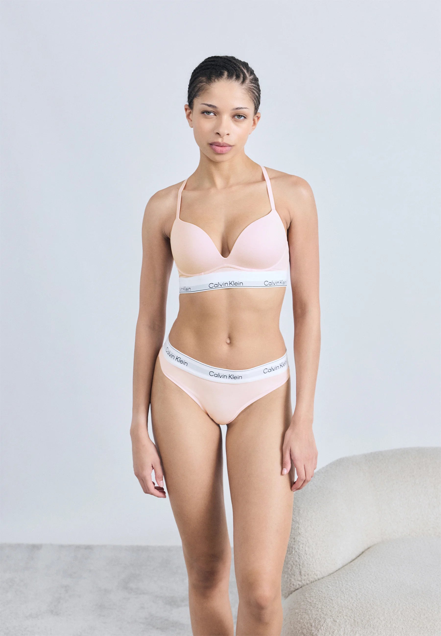Dwupak stringów Calvin Klein – biały, kołysankowy róż