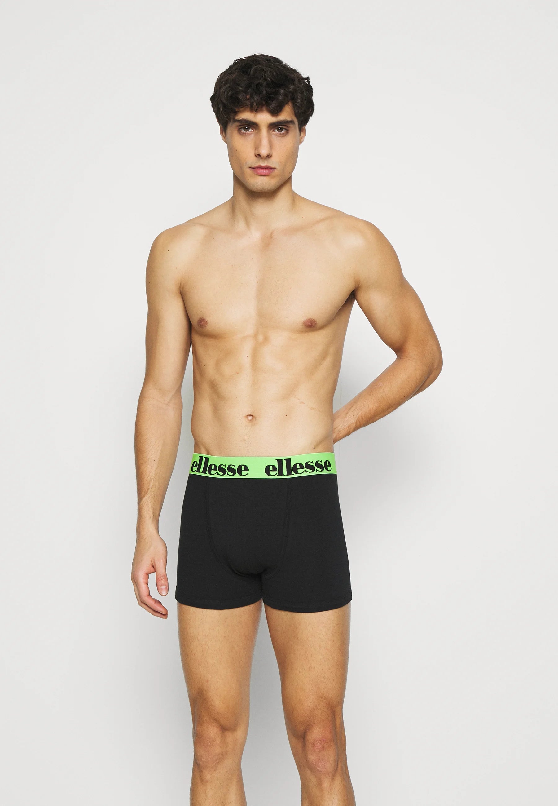 5 par spodenek Ellesse Nurra Style – czarne