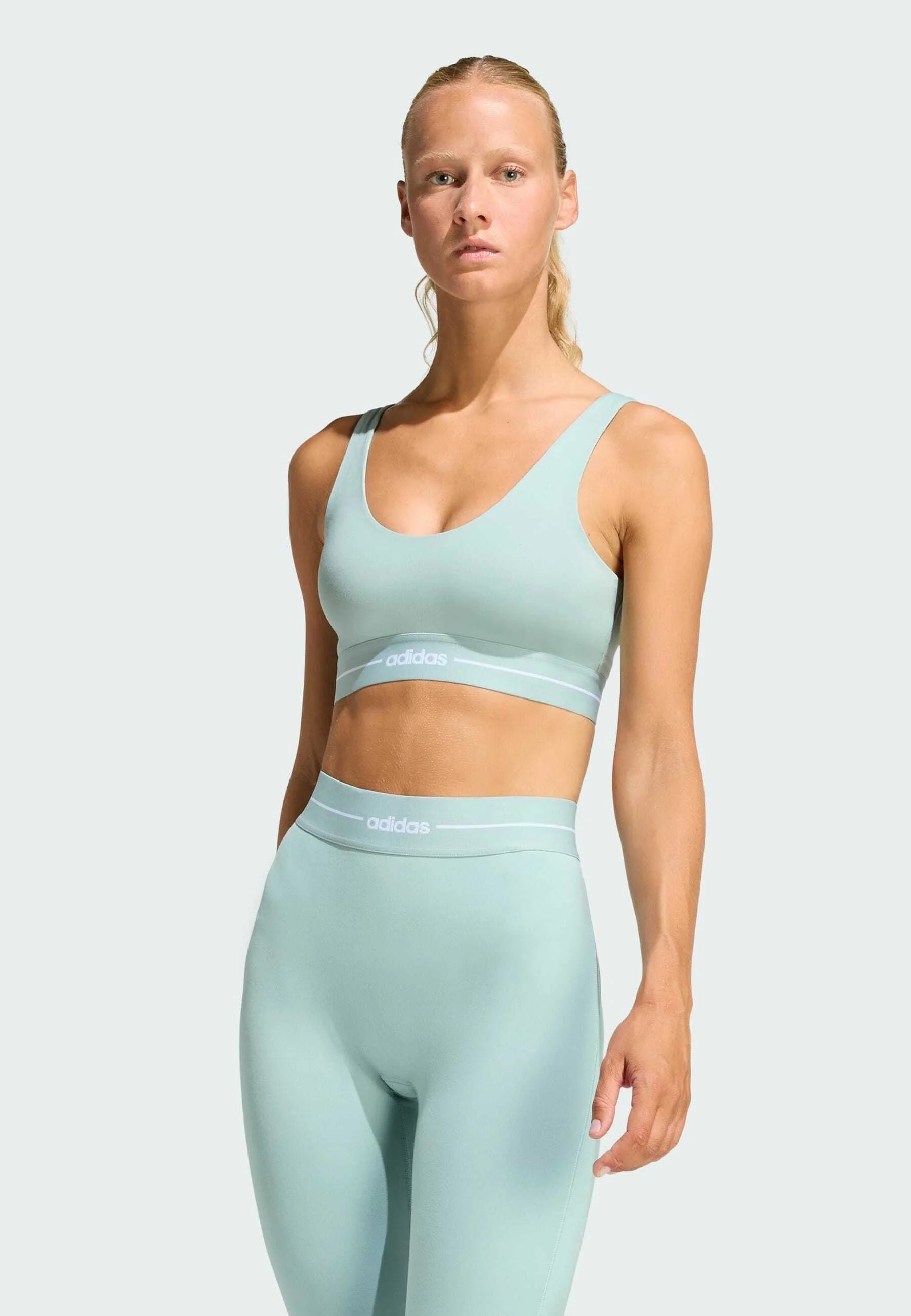 Podprsenka Adidas Performance Hyperglam Medium Support – Sage