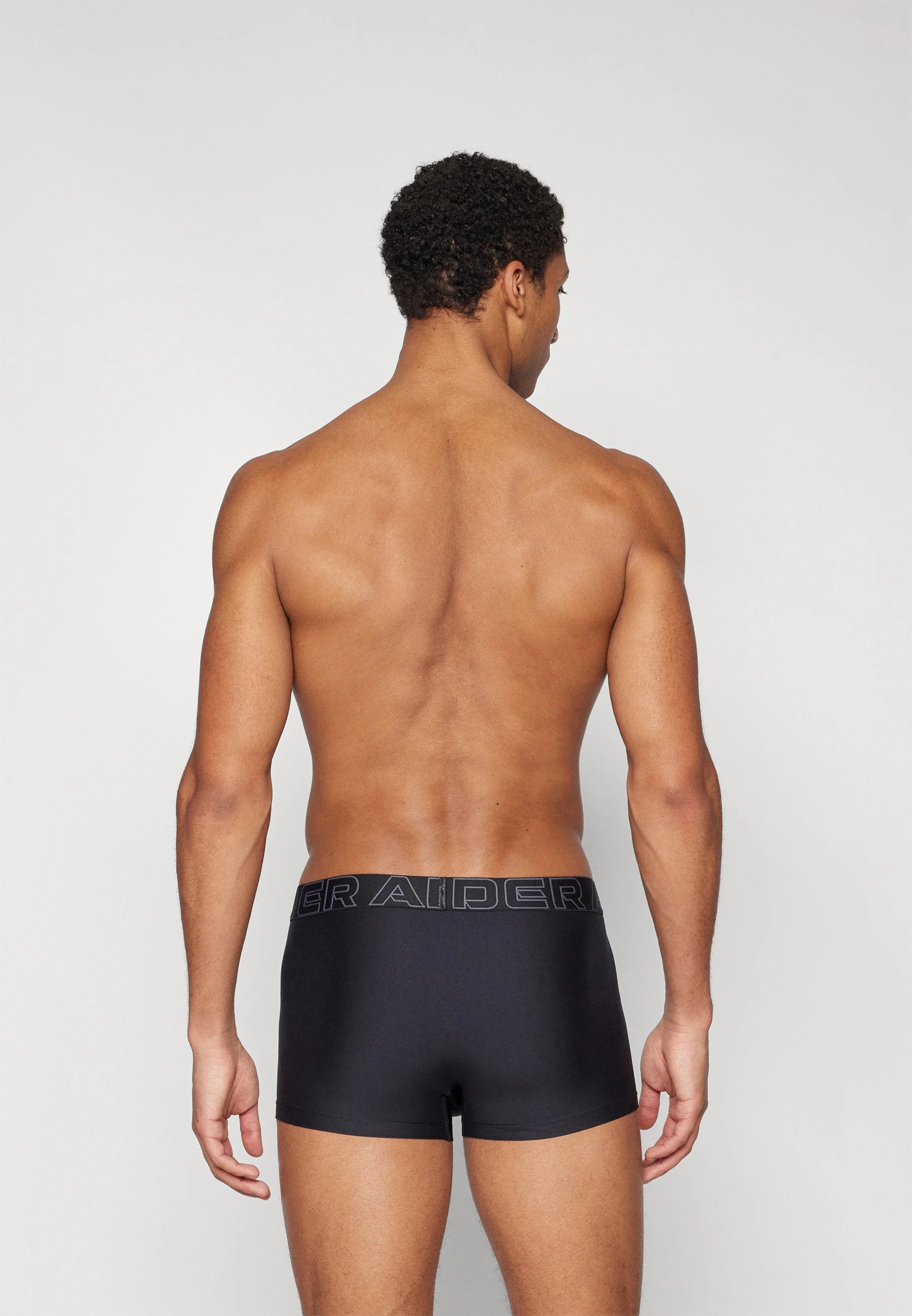 Under Armour Performance Tech Trunks – 3er-Pack – Schwarz