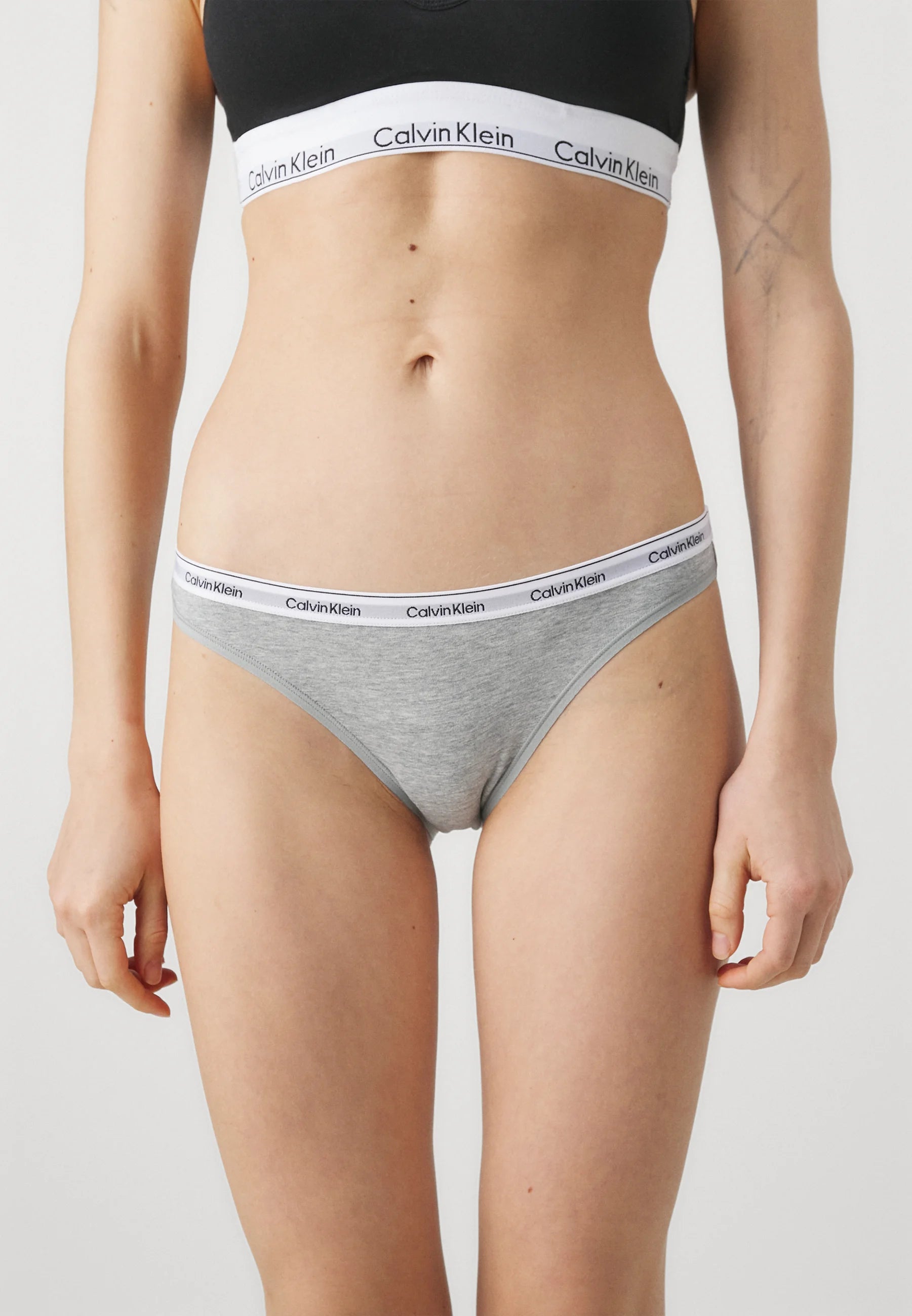 Lot de 3 slips Calvin Klein Modern Logo, noir, blanc, gris chiné