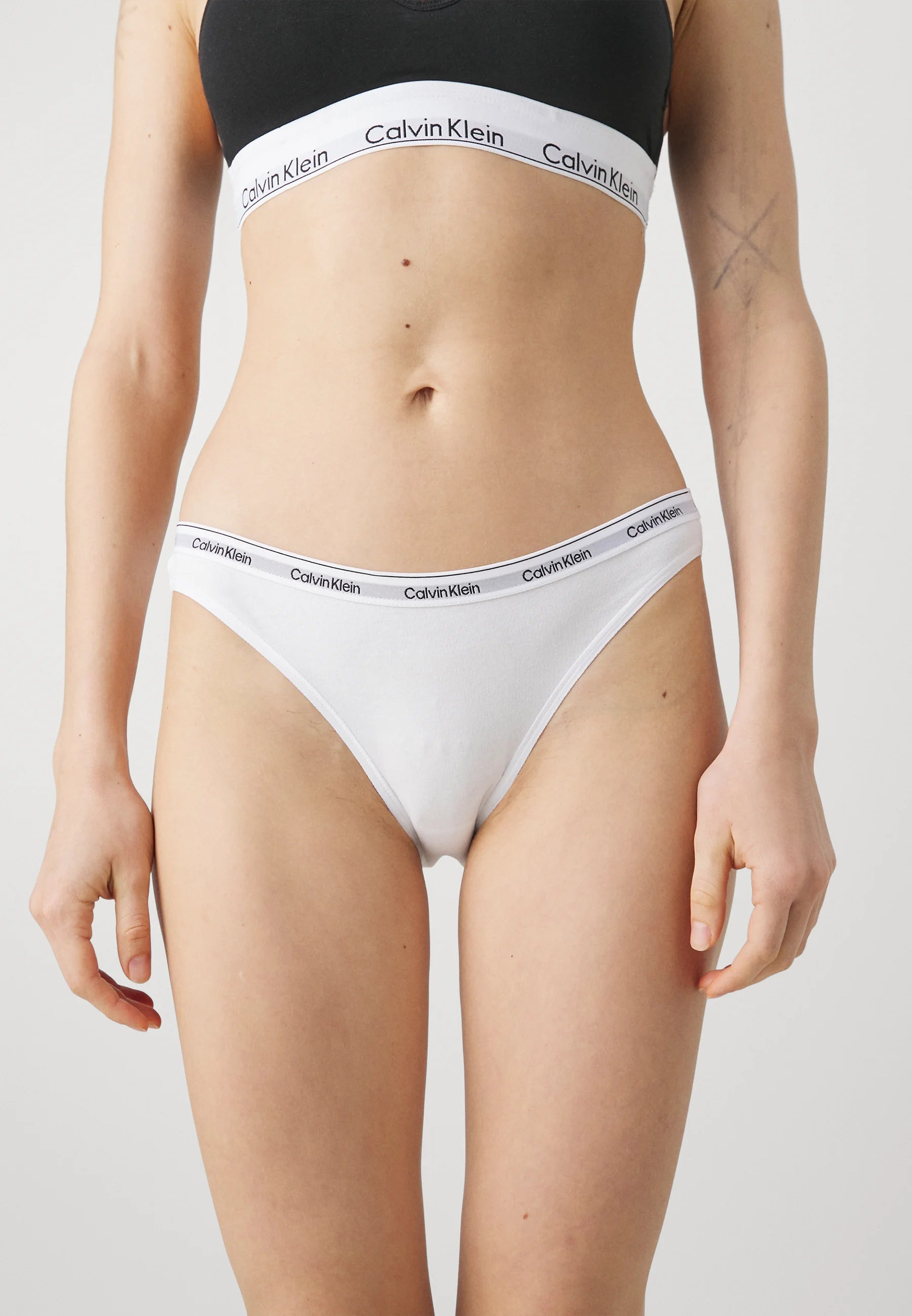 Lot de 3 slips Calvin Klein Modern Logo, noir, blanc, gris chiné