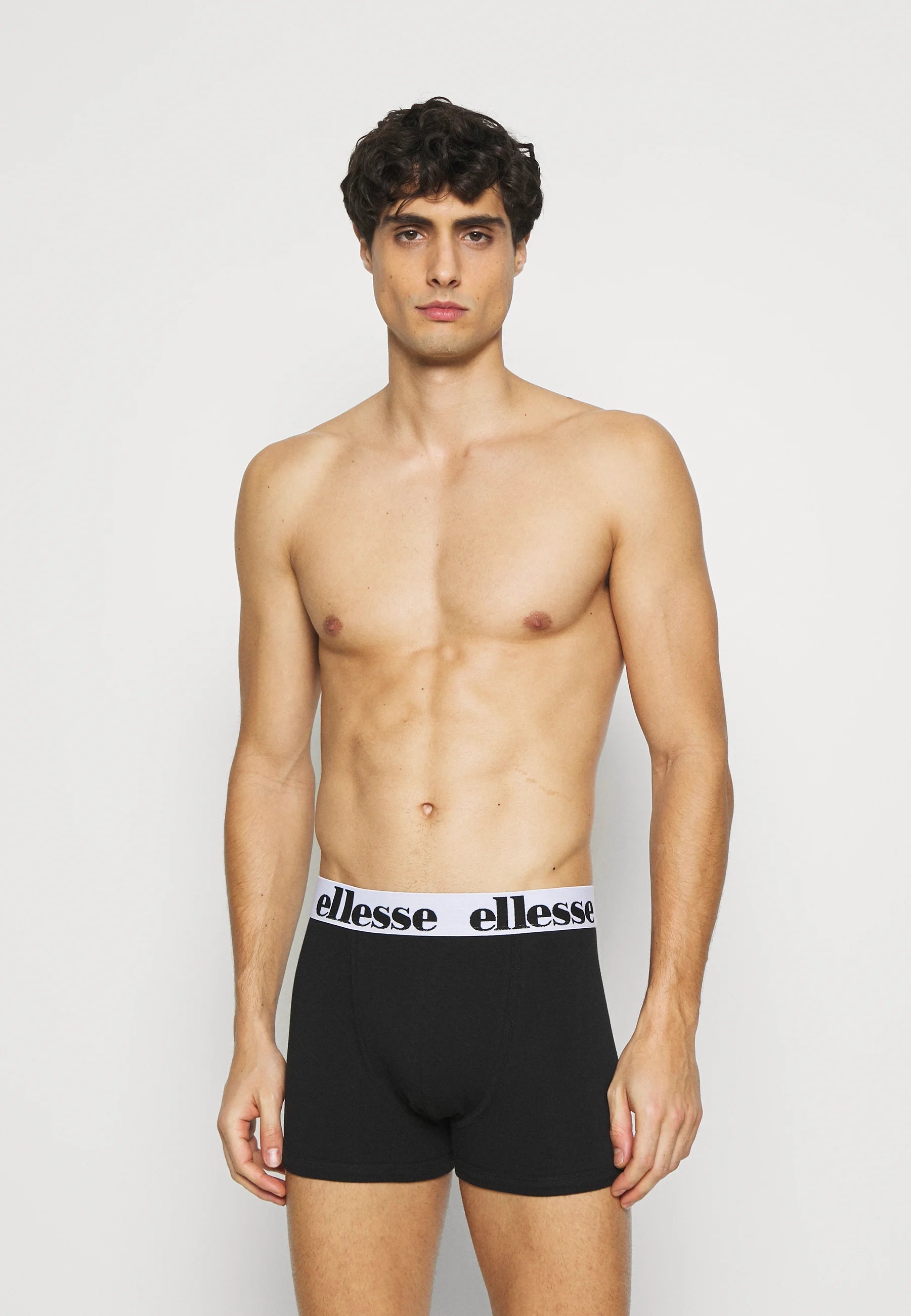 5 par spodenek Ellesse Nurra Style – czarne