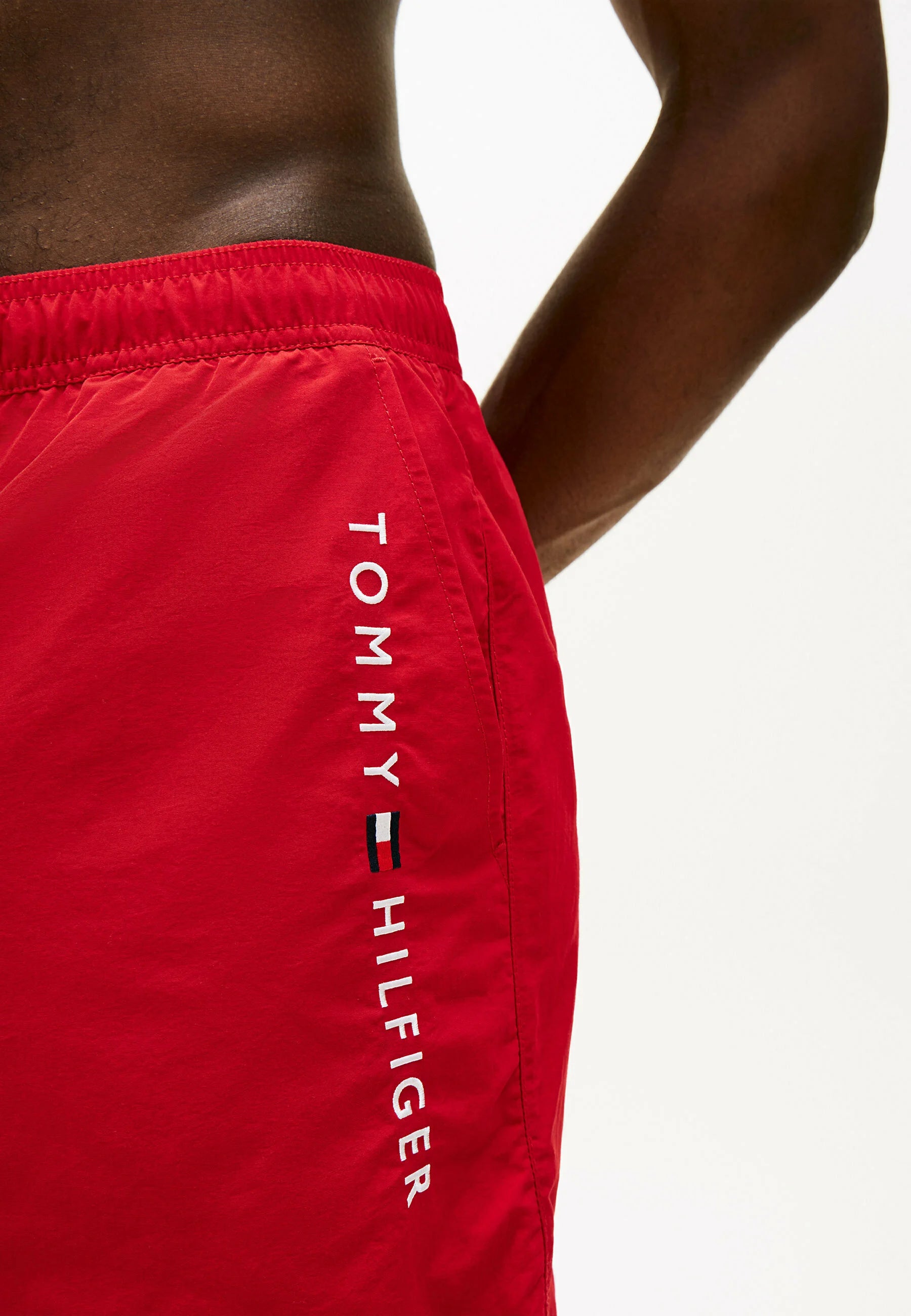 Plavecké šortky Tommy Hilfiger se stahovací šňůrkou – středně červené