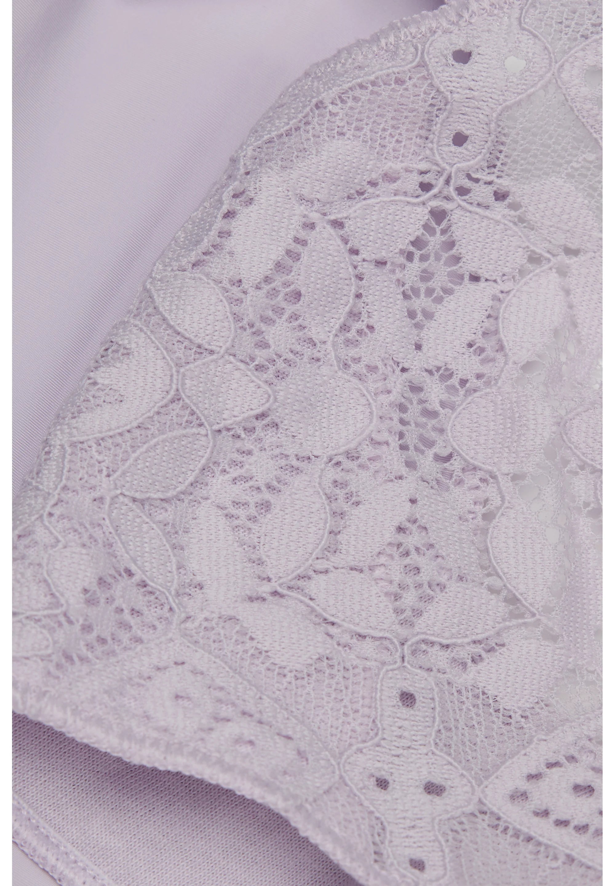 Koronkowe stringi Intimissimi – fiolet
