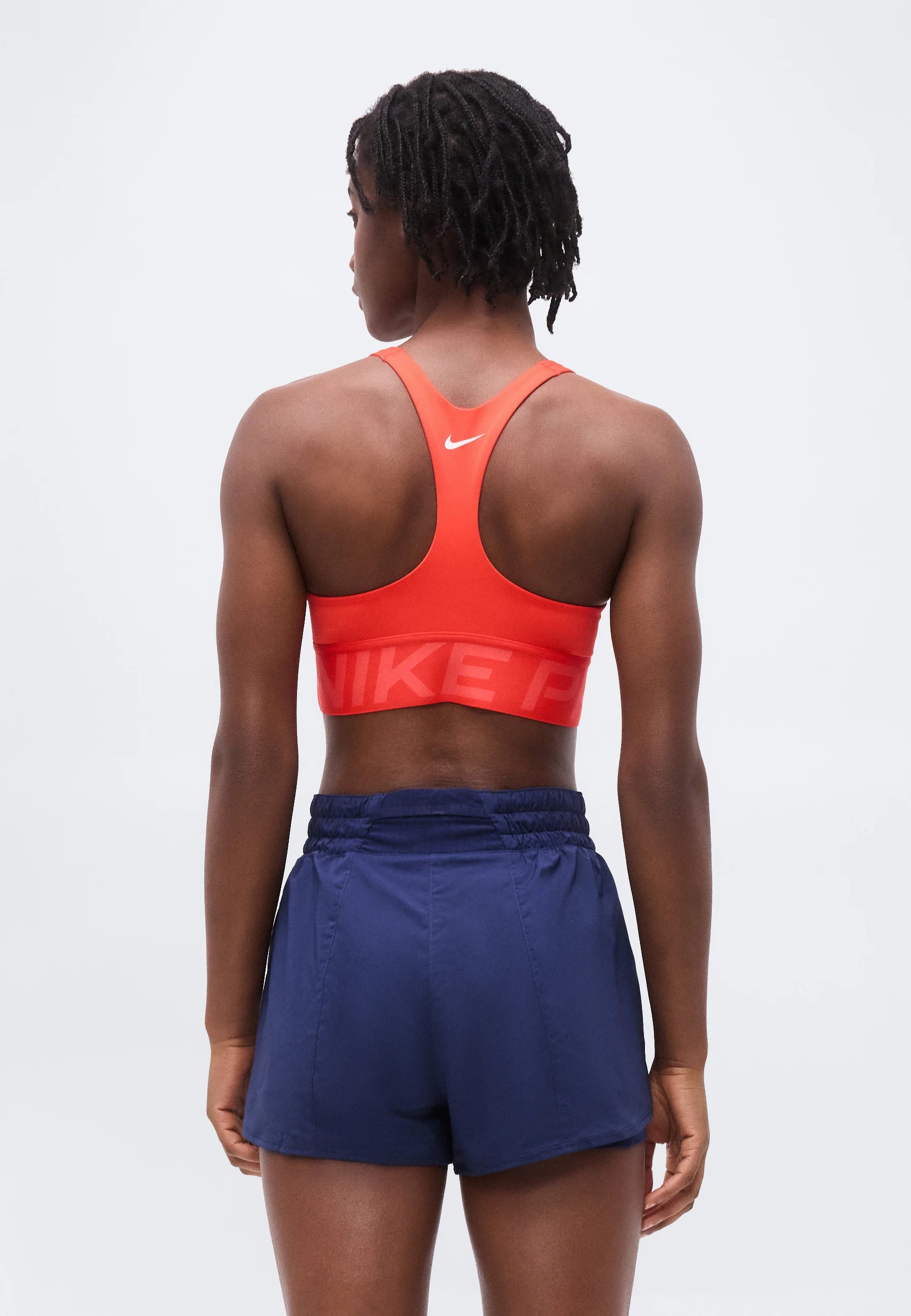 Soutien-gorge de sport Nike Sculpt Medium Support – Crimson clair, Ember Glow, Blanc