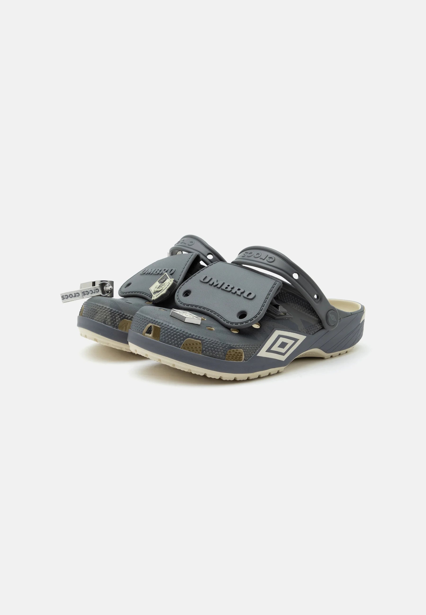 Mules unisexes Crocs Umbro Classic – Os, gris ardoise