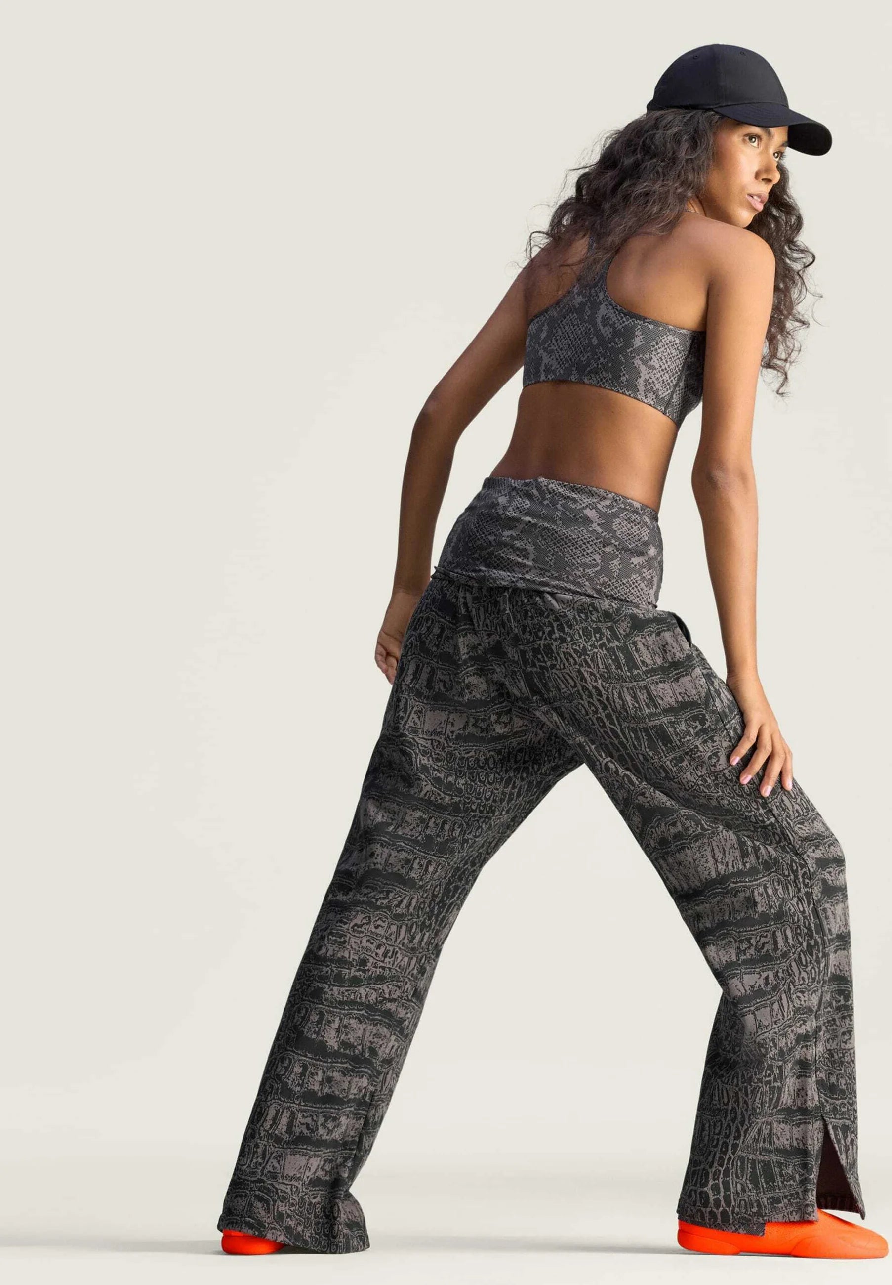 Adidas by Stella McCartney Power Impact bedruckter Sport-BH mit mittlerem Halt – Anthrazit, Schwarz