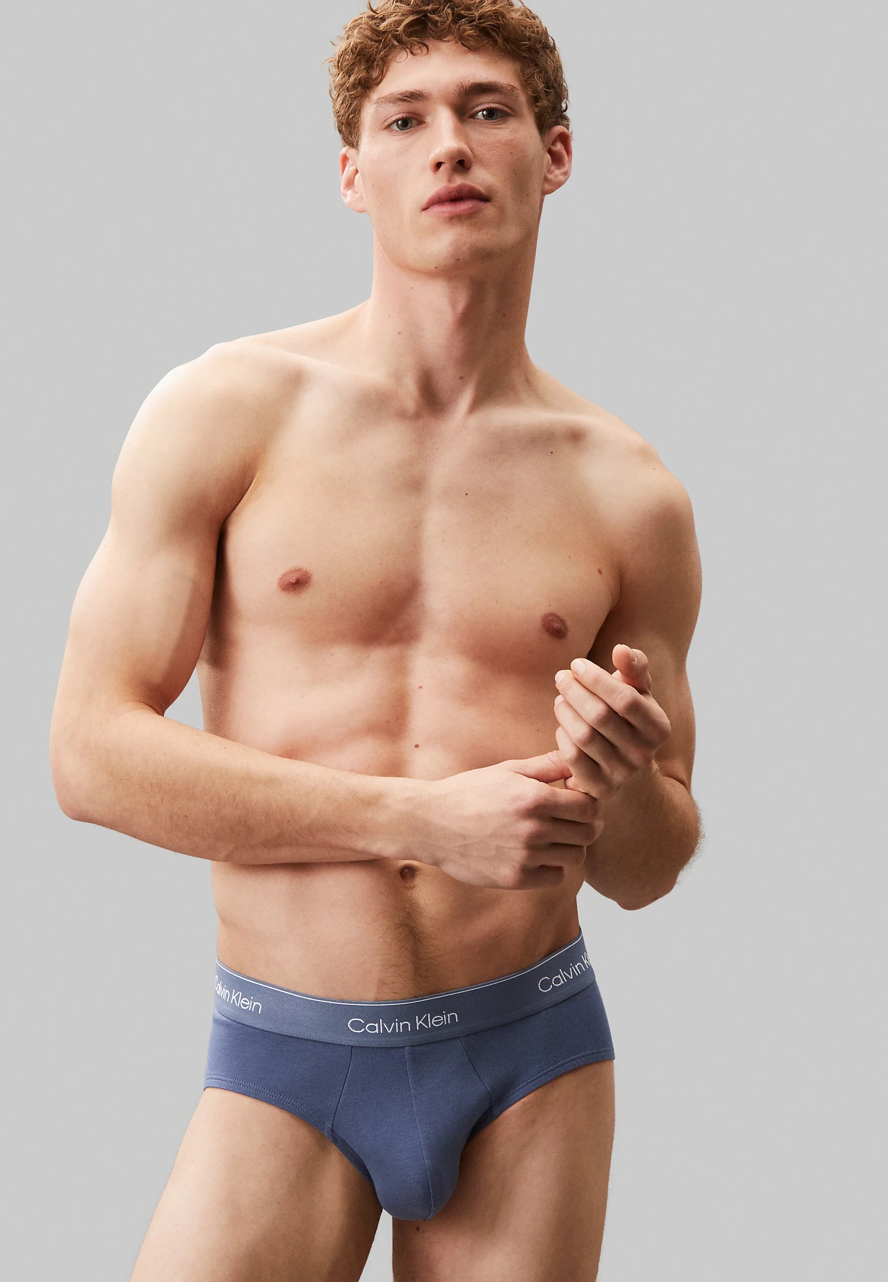 Calvin Klein Icon Cotton Stretch Hip Briefs - Lot de 3 - Indigo Vintage, Micro Chip, Blanc Molten