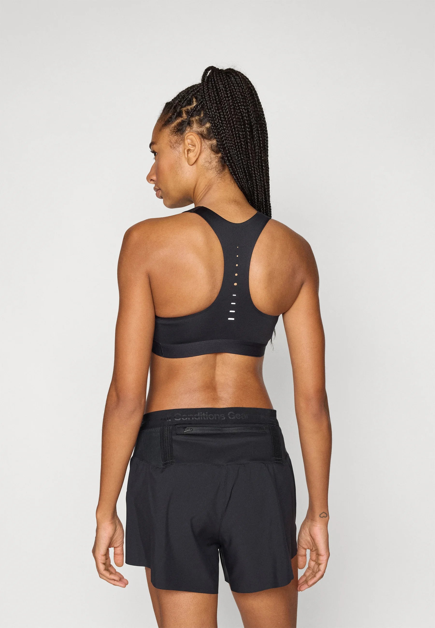 Sportovní podprsenka Nike Swift High Support – černá, stříbrná