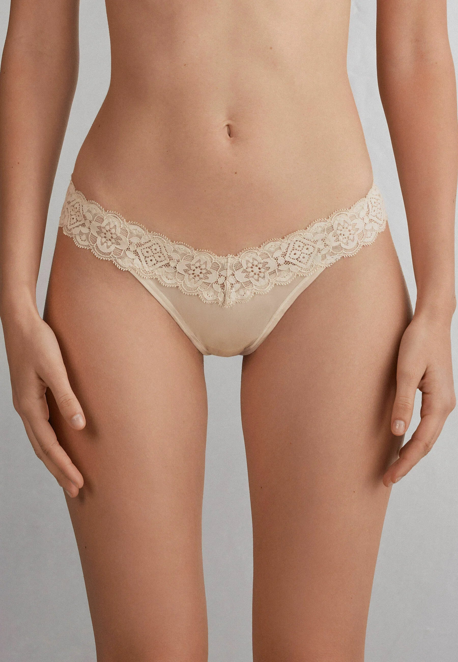 Intimissimi 80s-Style Brazilian Thong – Beige