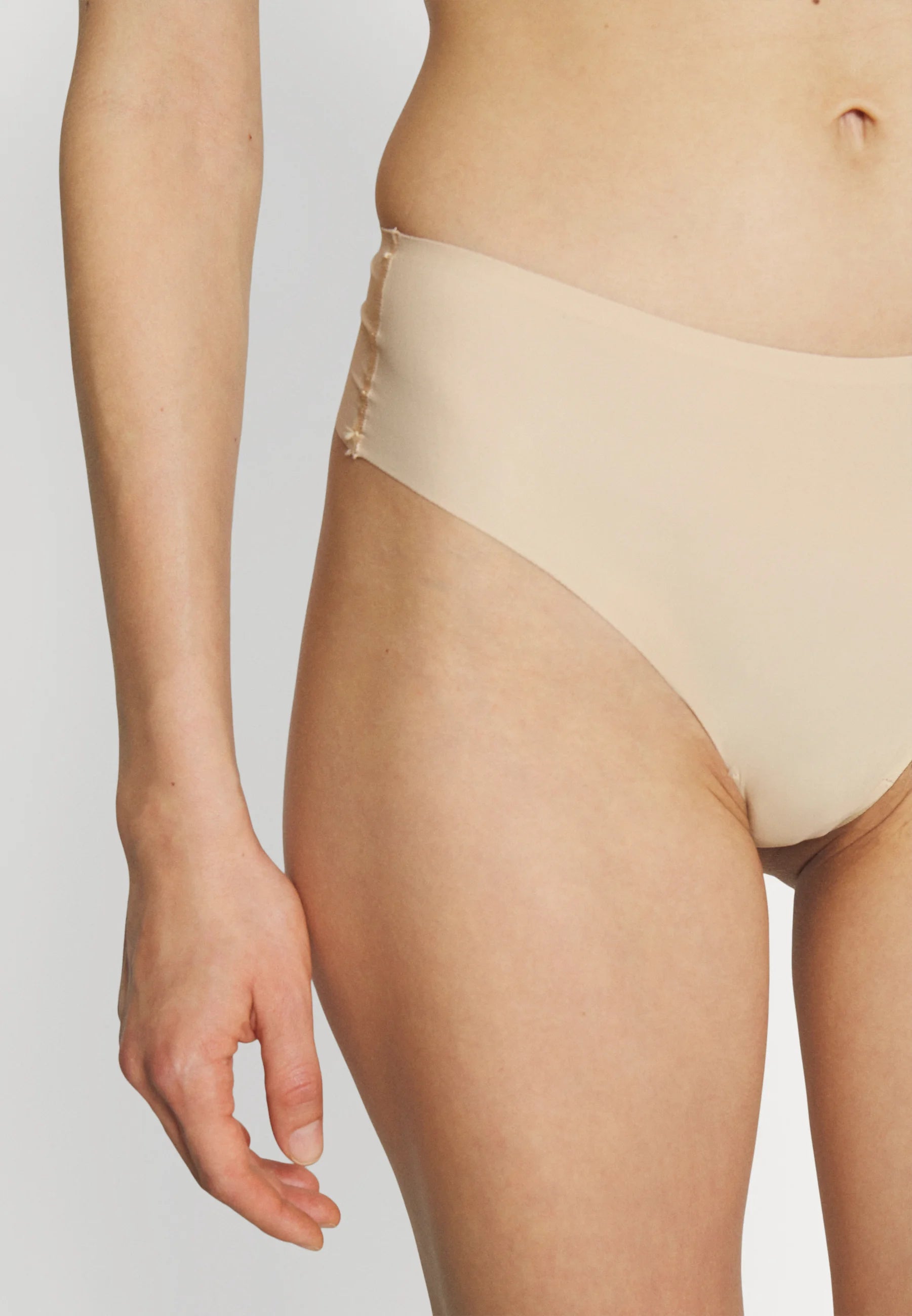 Perizoma Calvin Klein – Cedro
