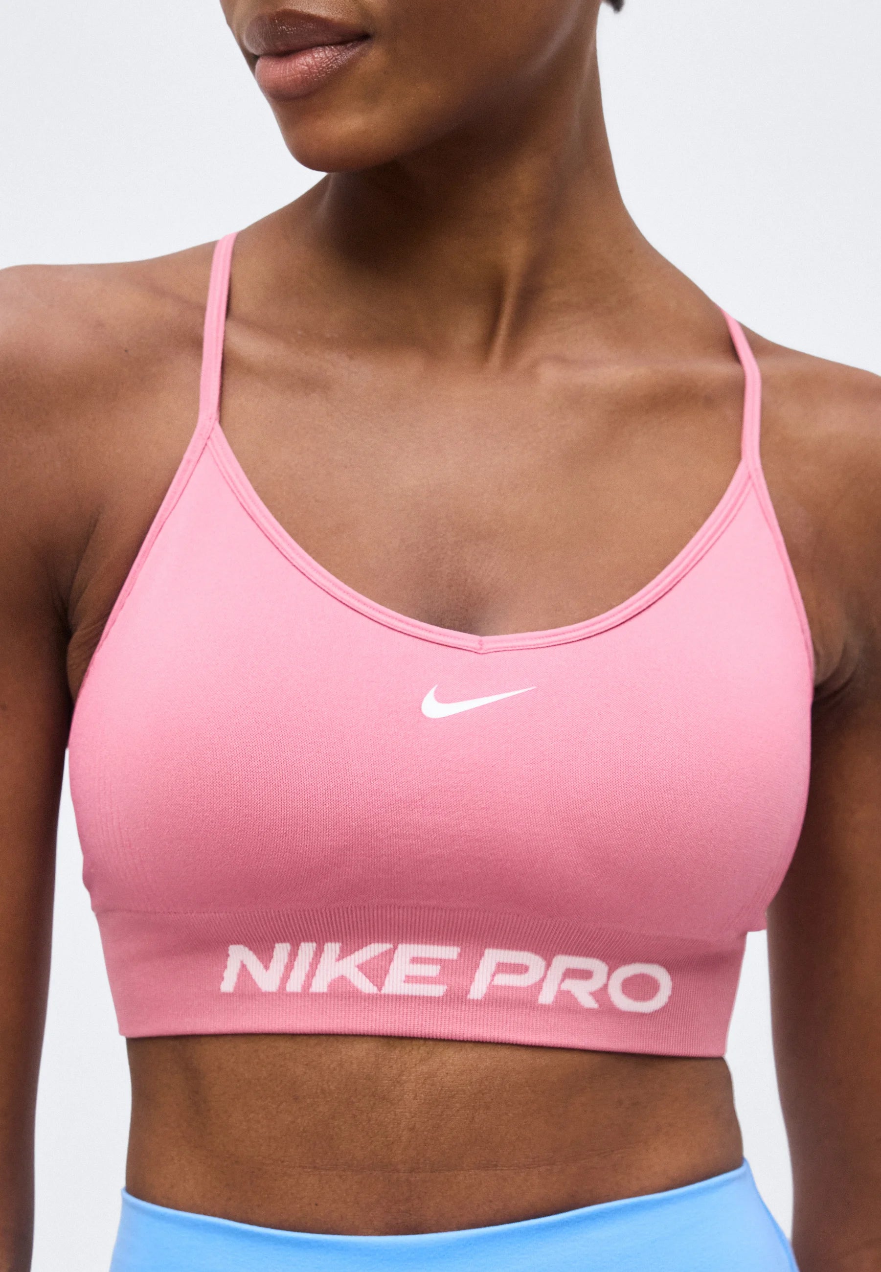 Podprsenka Nike Performance Light Support – pivoňka, bílá
