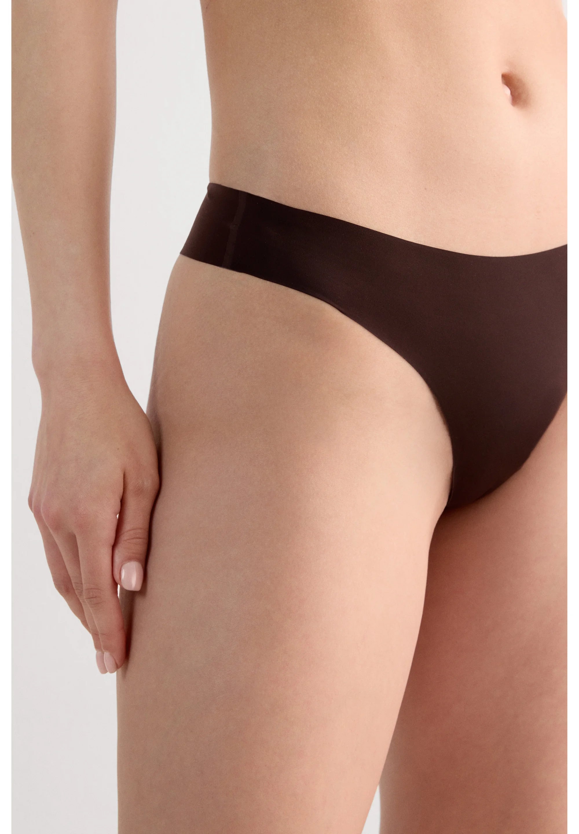 Intimissimi Ultralekkie brazylijskie stringi – ciemny brąz