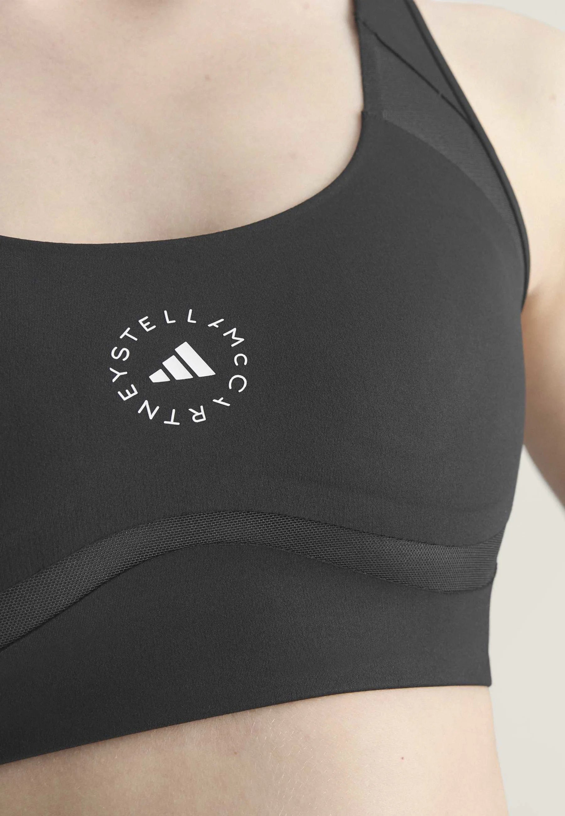Podprsenka Adidas by Stella McCartney PrimeLift Medium Support – černá