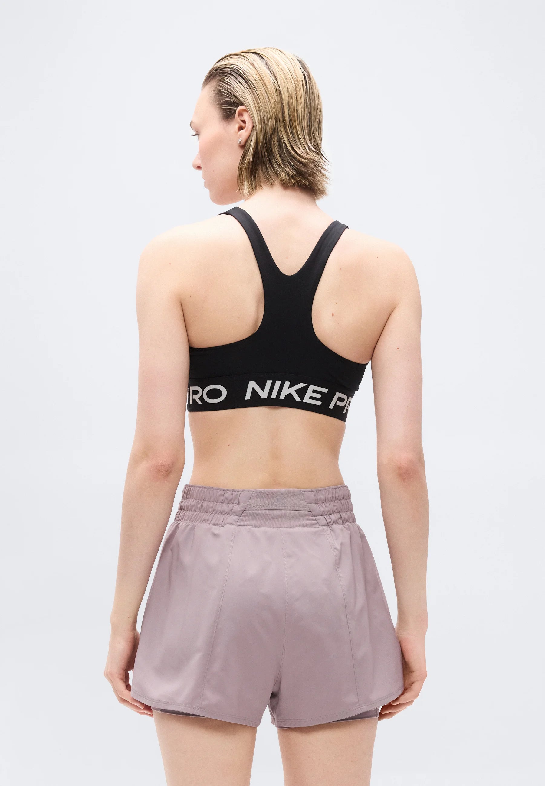 Nike 365 Sport-BH mit mittlerem Halt – Schwarz, Weiß