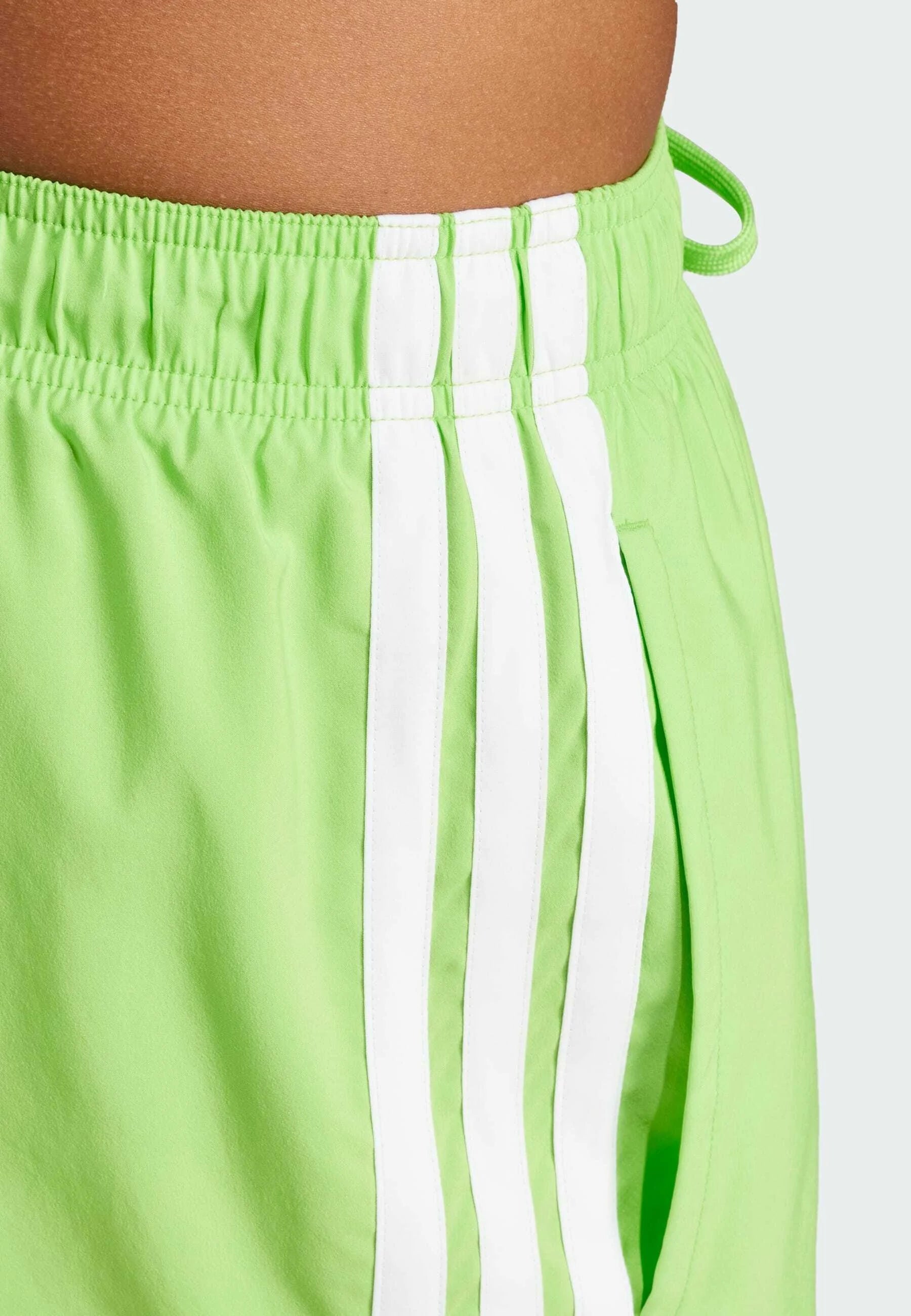 Adidas Sportswear 3 Streifen 8 Zoll Badeshorts – Team Semi Sol Grün, Weiß