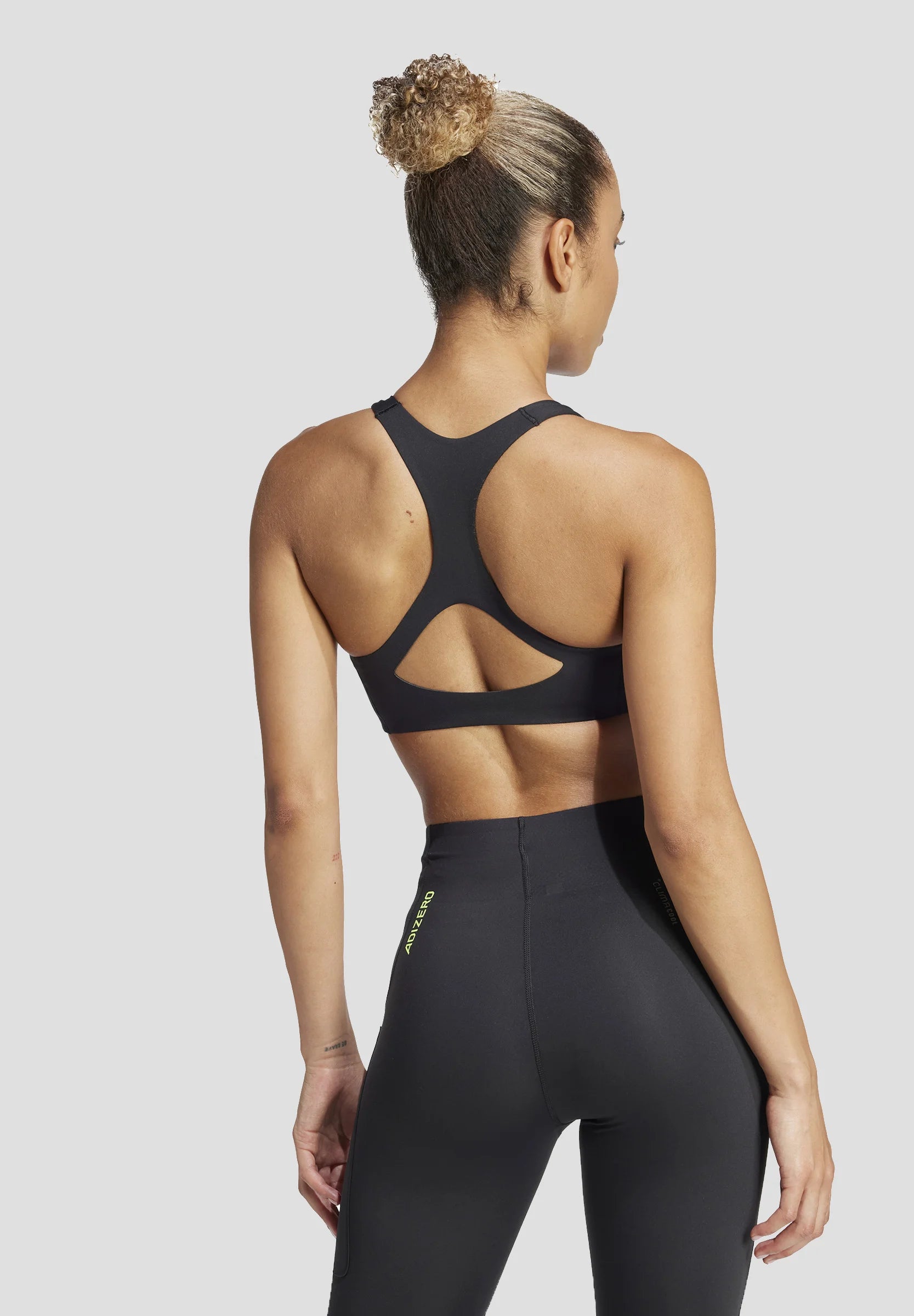 Podprsenka Adidas Performance Adizero Medium Support – černá